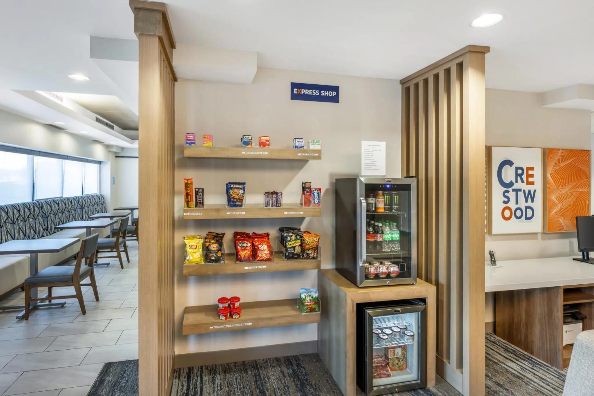 Lobby or reception in Holiday Inn Express Crestwood by IHG