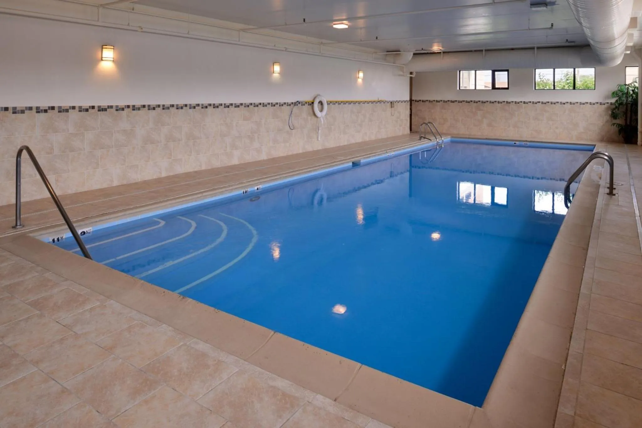 Swimming pool in Holiday Inn Express Crestwood by IHG