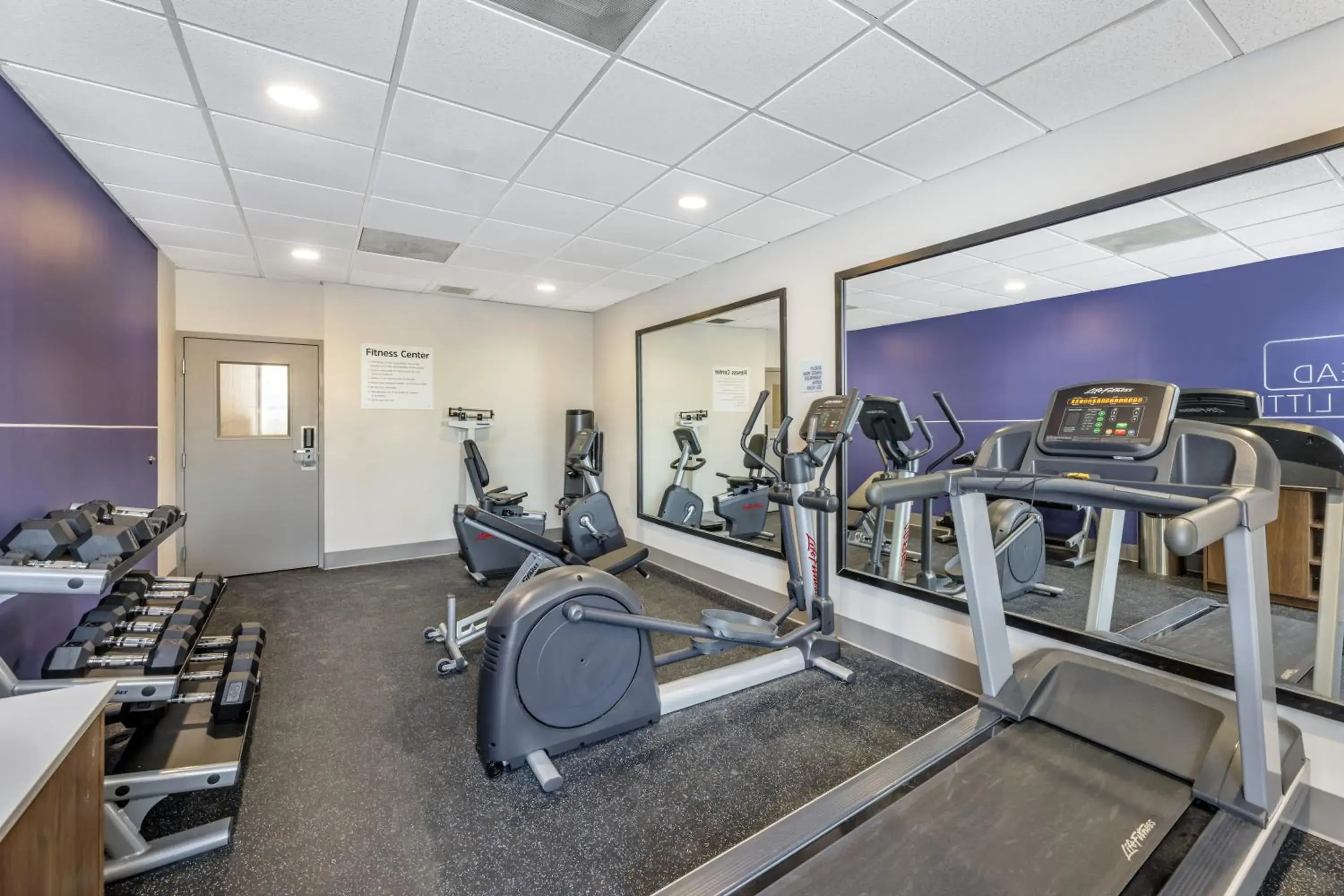 Fitness centre/facilities in Holiday Inn Express Crestwood by IHG Fitness centre/facilities in Holiday Inn Express Crestwood by IHG