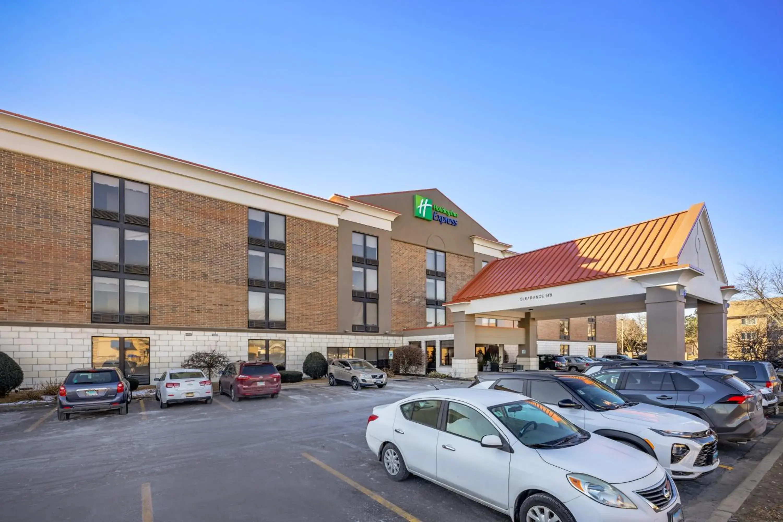 Property building in Holiday Inn Express Crestwood by IHG Property building in Holiday Inn Express Crestwood by IHG