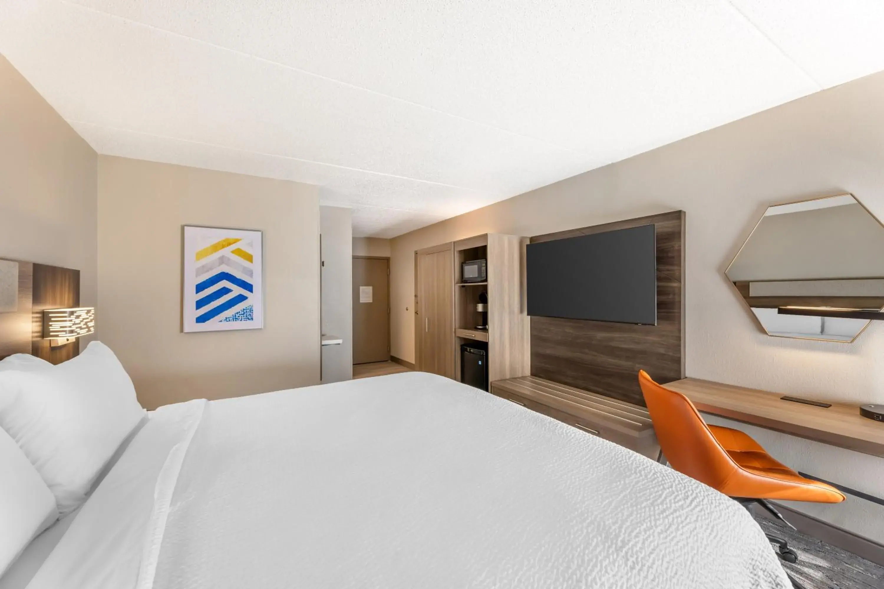 Photo of the whole room, Bed in Holiday Inn Express Crestwood by IHG Photo of the whole room, Bed in Holiday Inn Express Crestwood by IHG