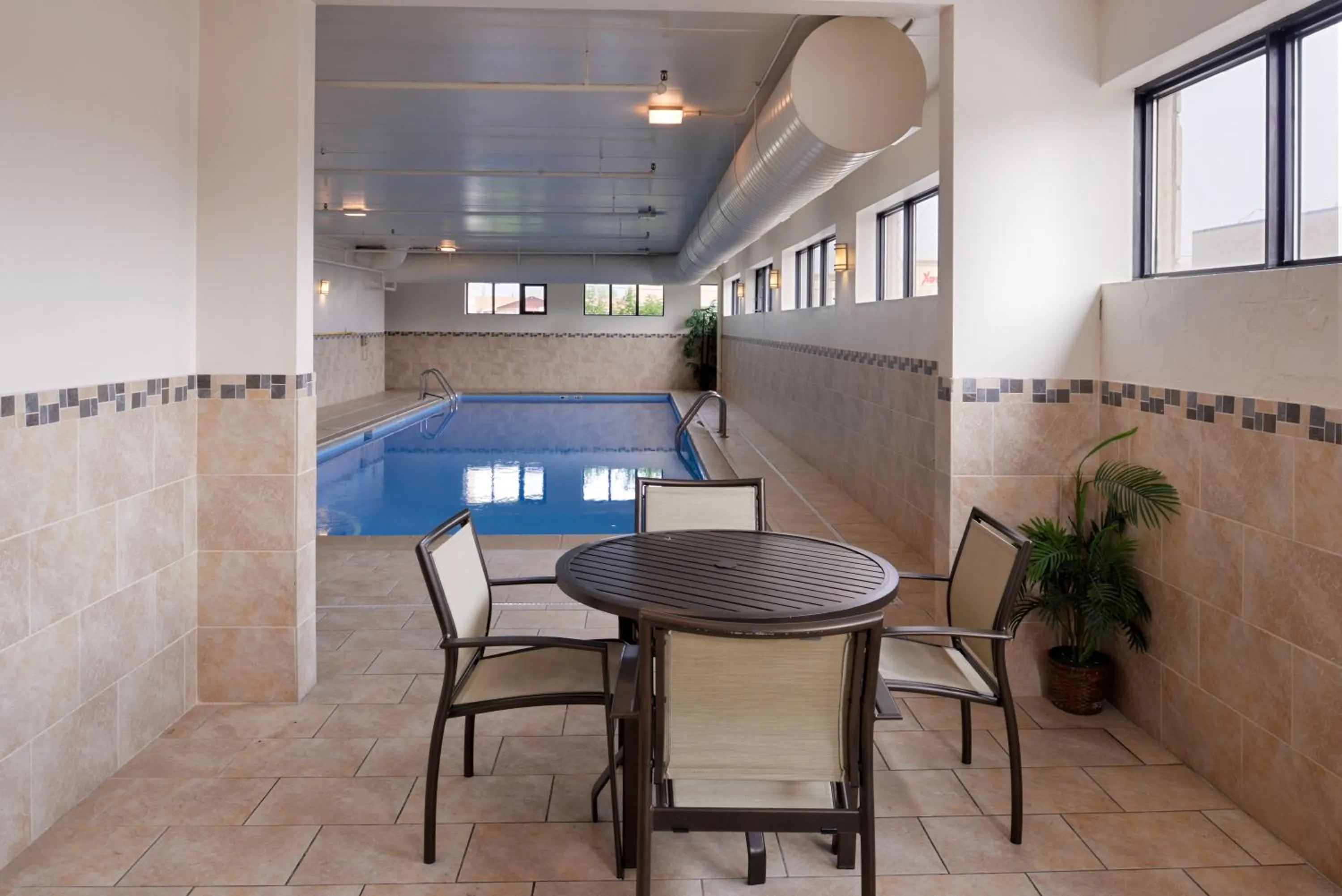 Swimming pool in Holiday Inn Express Crestwood by IHG