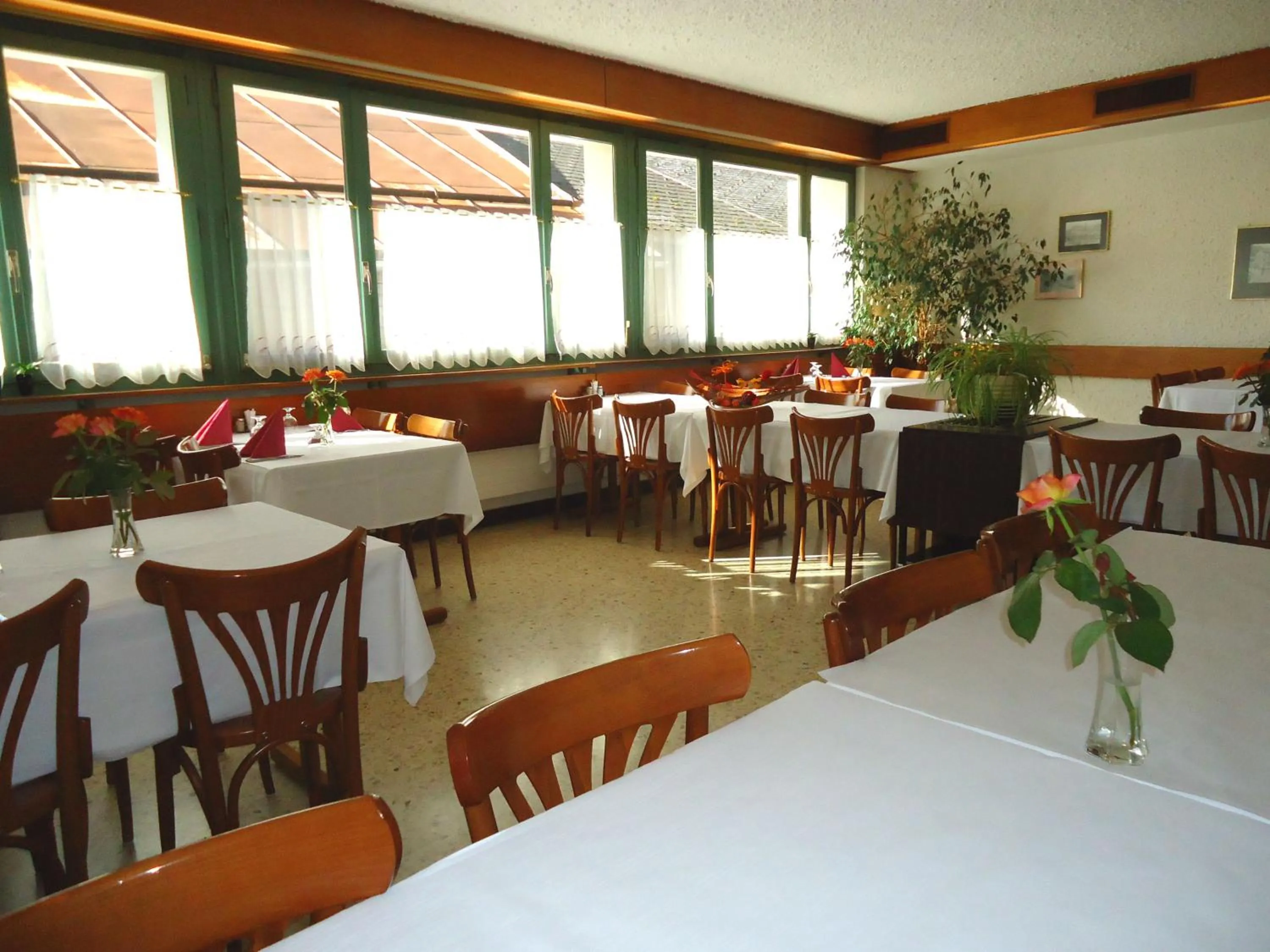 Restaurant/places to eat in Hotel de l'Union