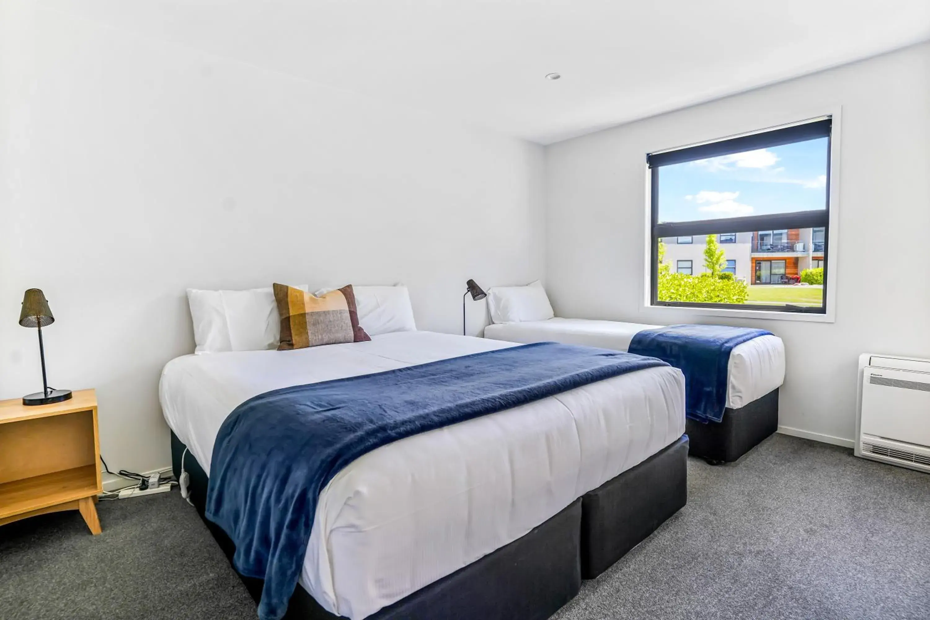 Large Twin Studio in Central Park Apartments Large Twin Studio in Central Park Apartments