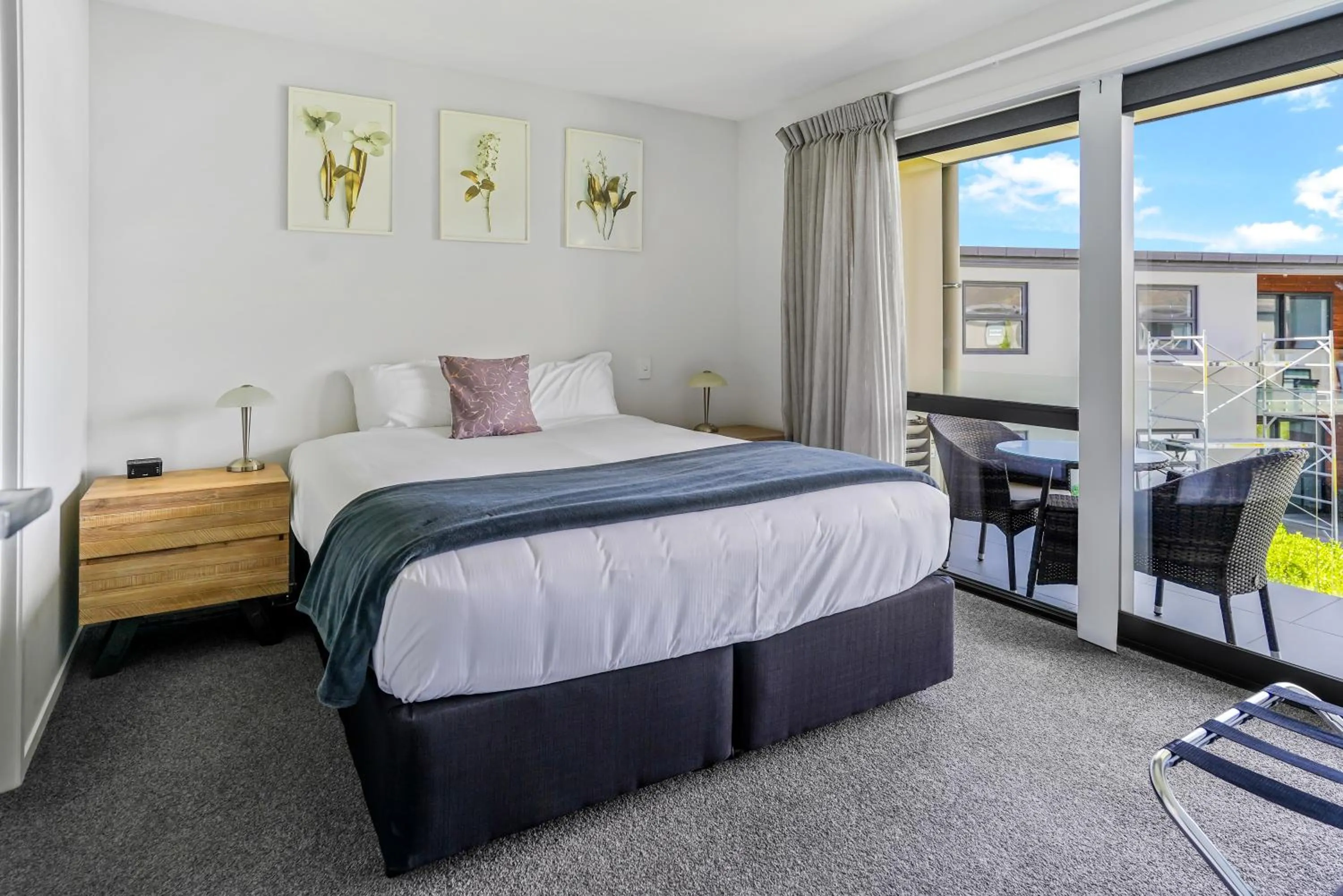 Bedroom, Bed in Central Park Apartments