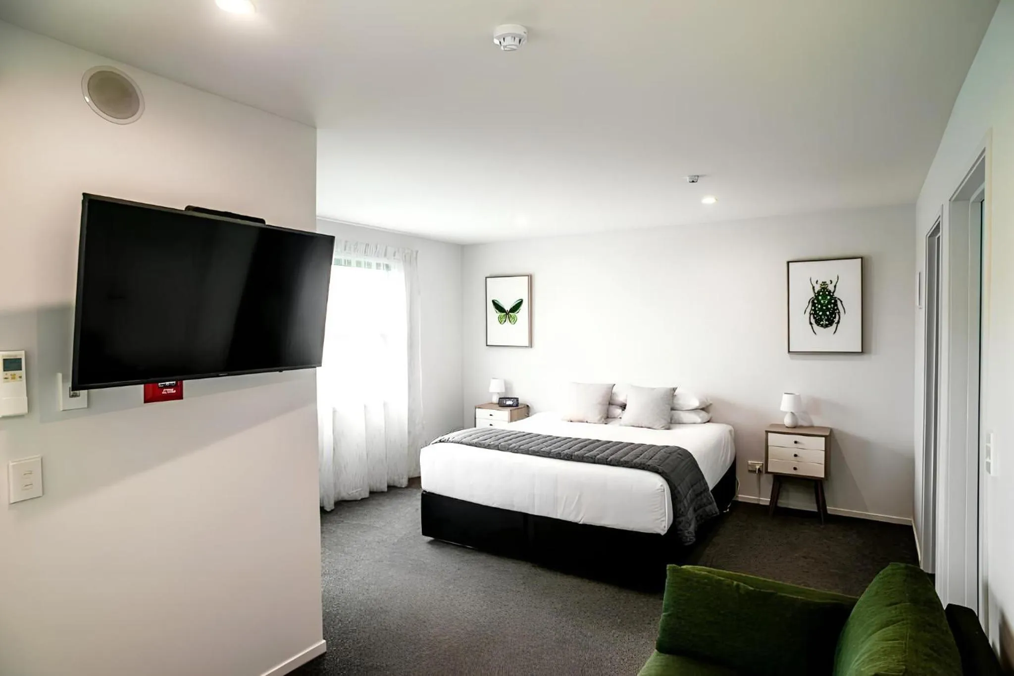 Toilet, Bed in Central Park Apartments