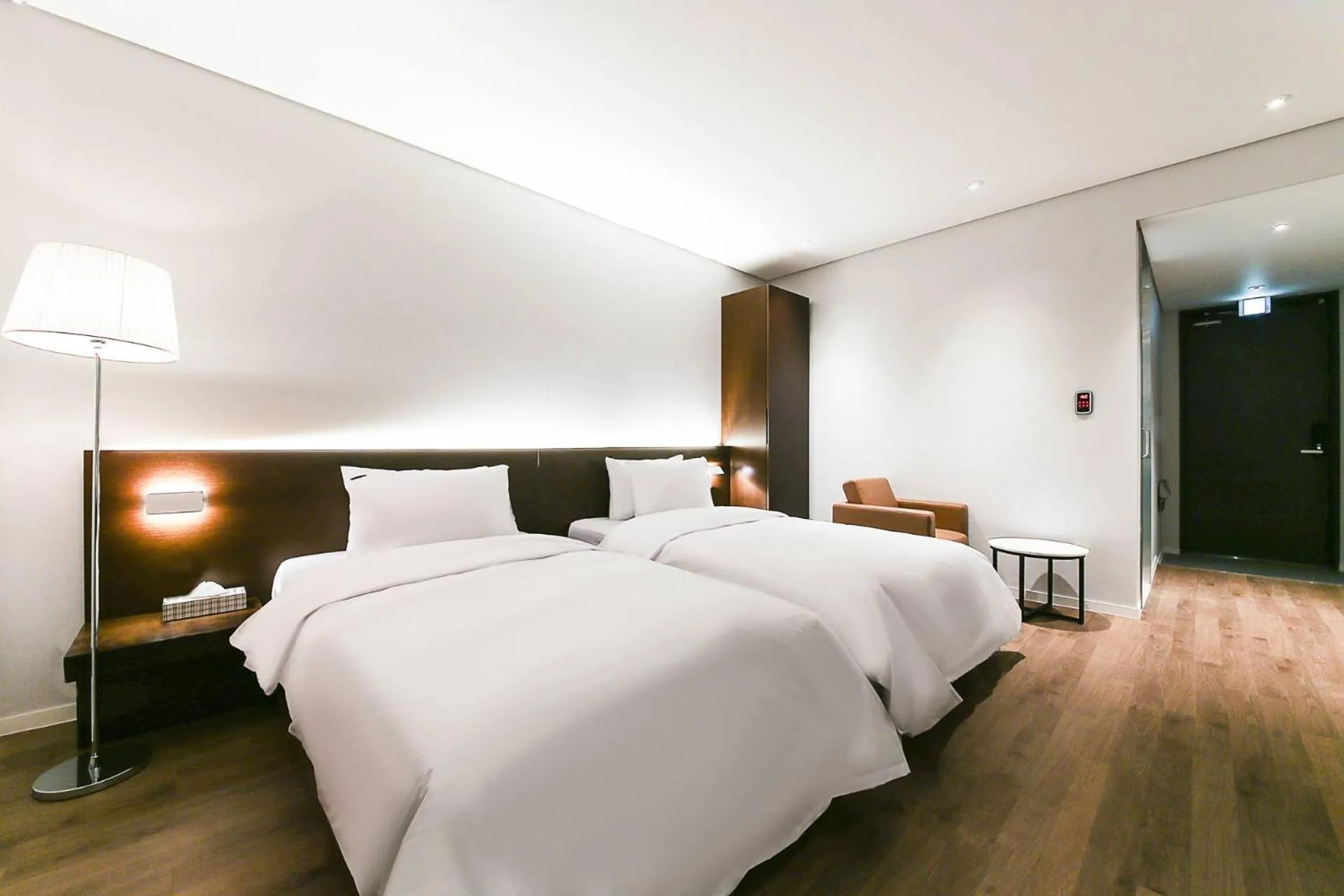 Photo of the whole room, Bed in Golden River Hotel