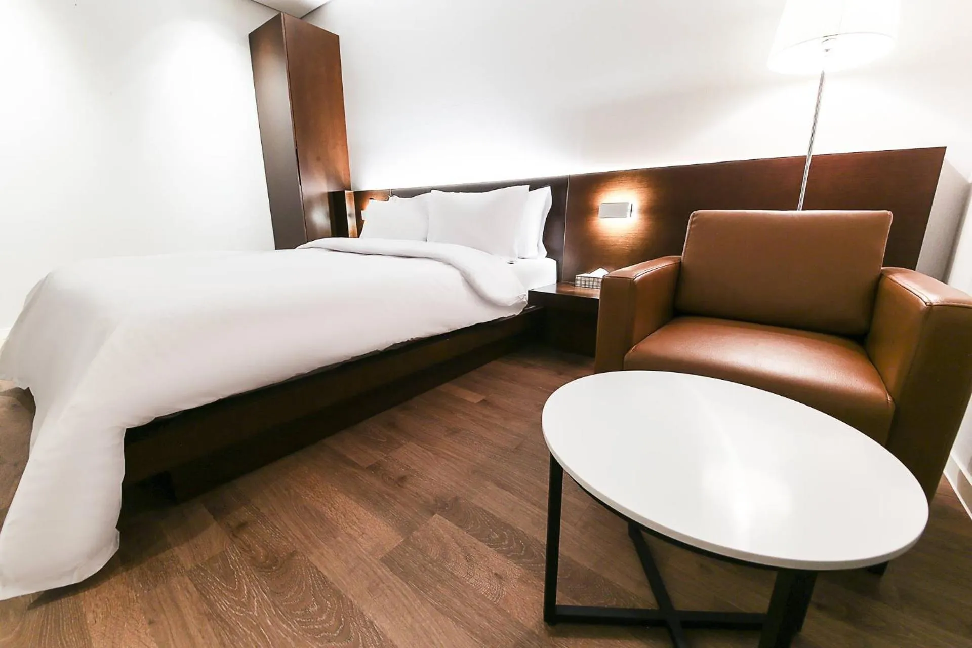 Bed in Golden River Hotel