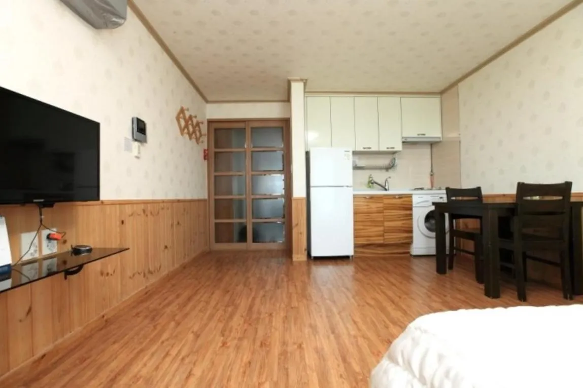 Photo of the whole room in Jungmun Haesung Parktel