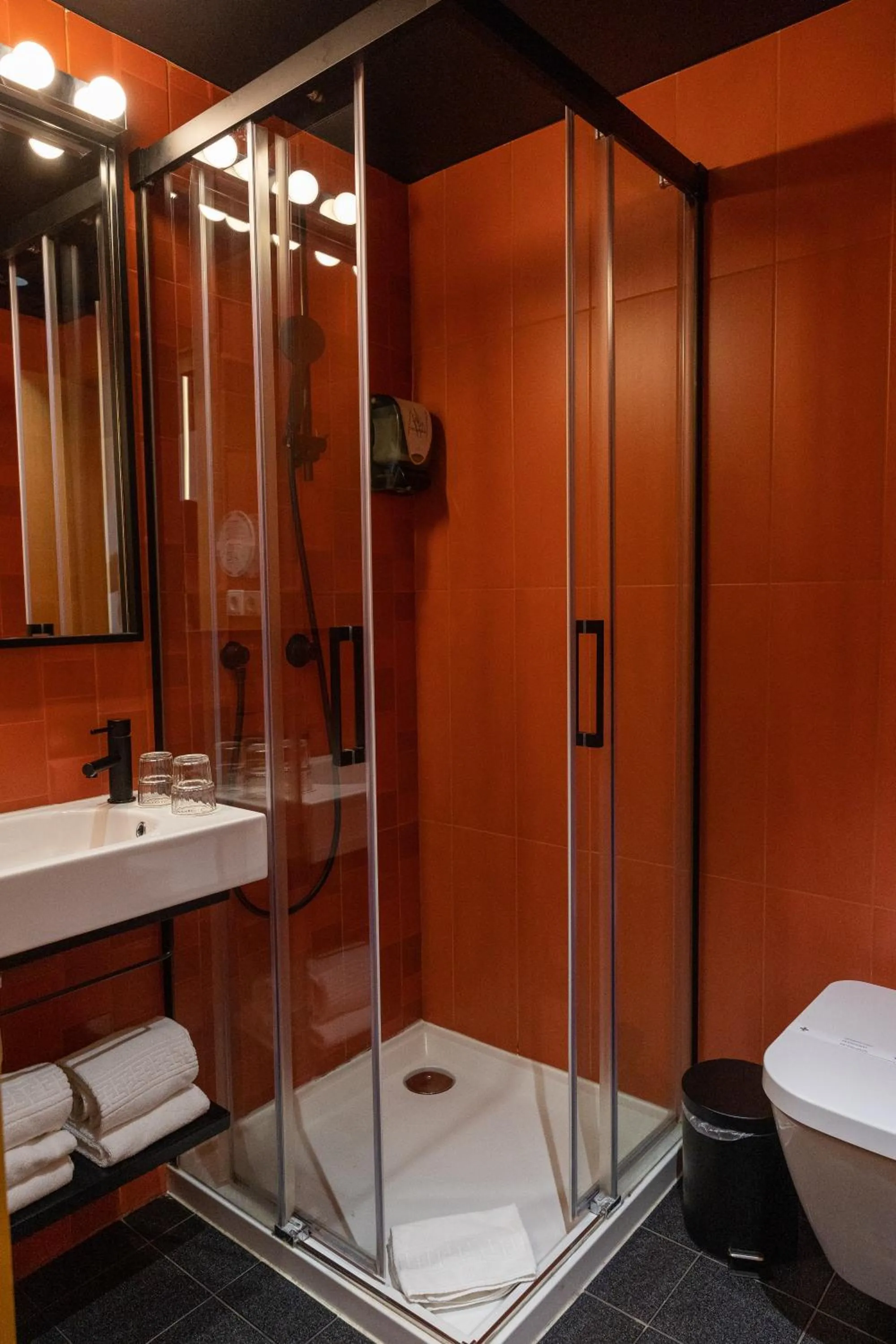 Bathroom in Basic Braga by Axis