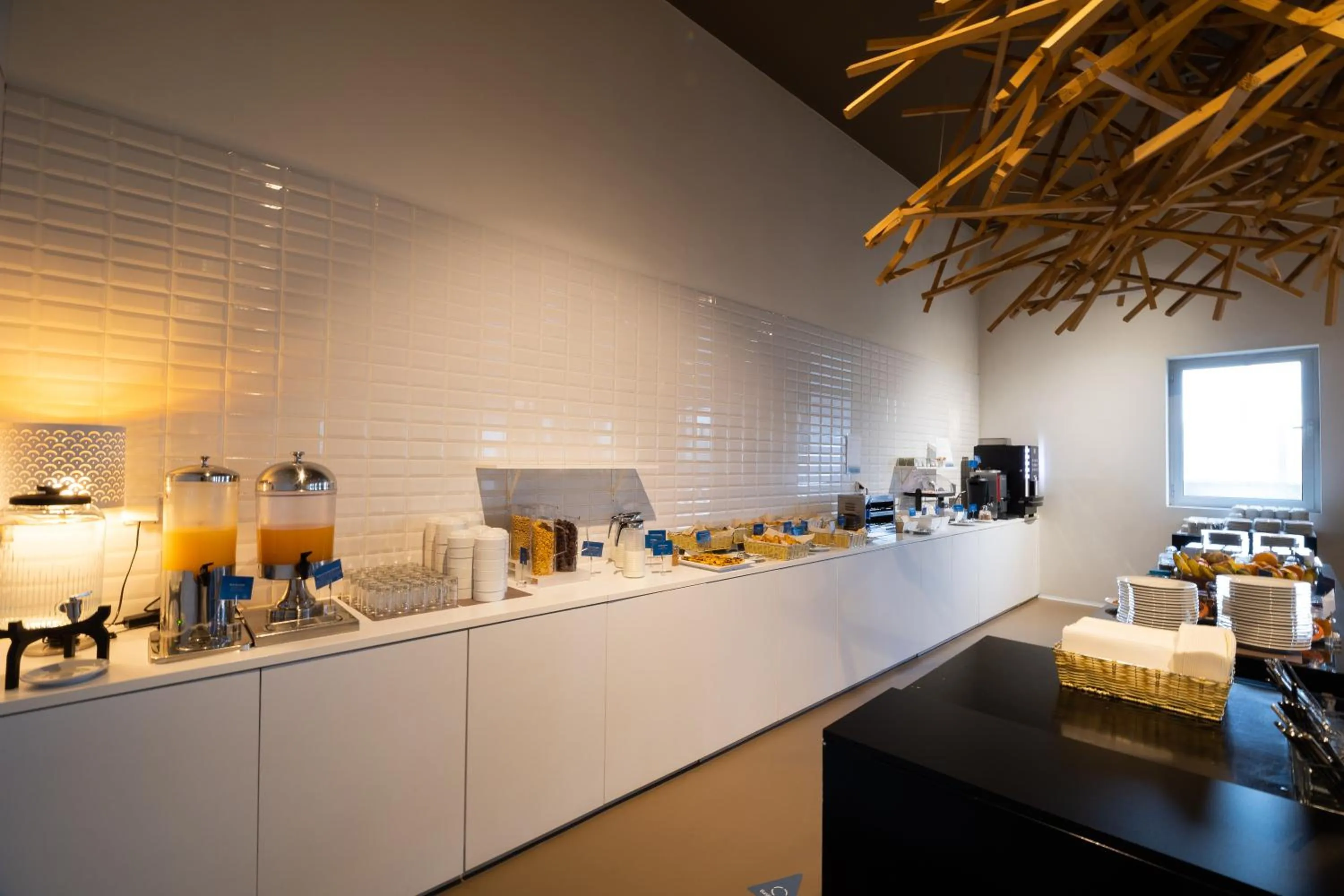 Breakfast in Basic Braga by Axis