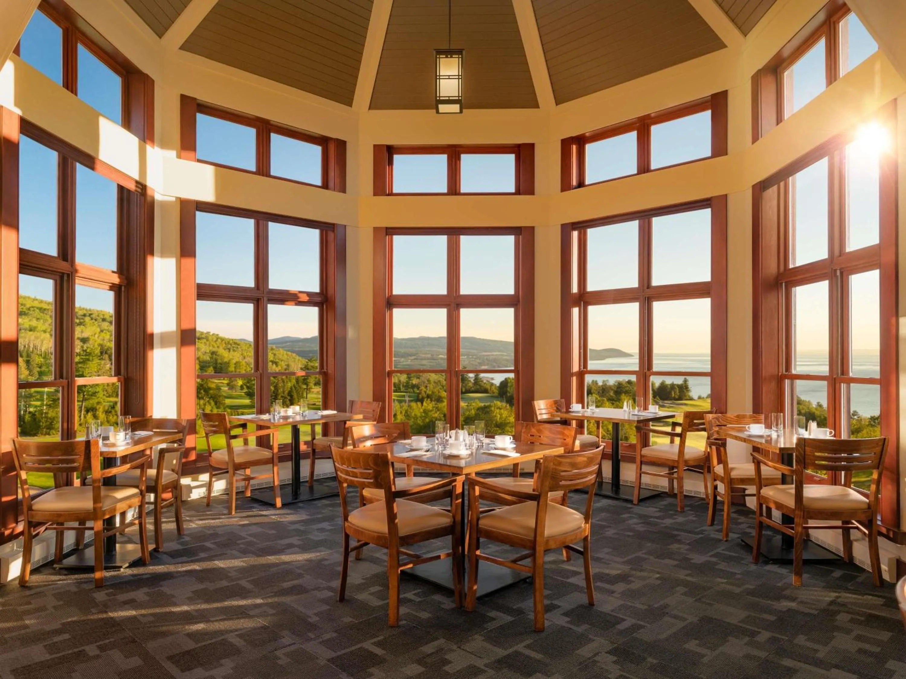 Restaurant/places to eat in Fairmont Le Manoir Richelieu