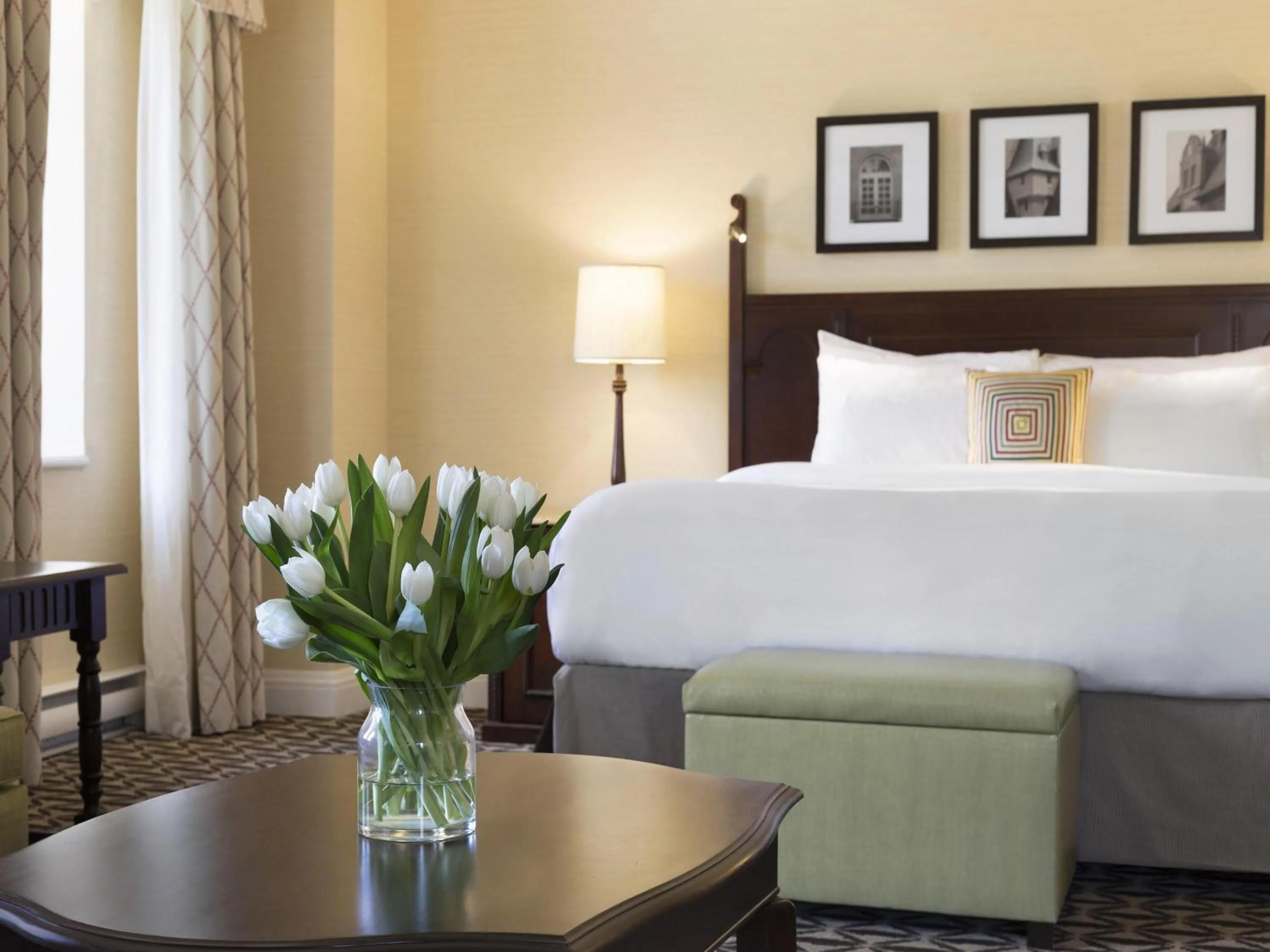 Bedroom, Bed in Fairmont Le Manoir Richelieu