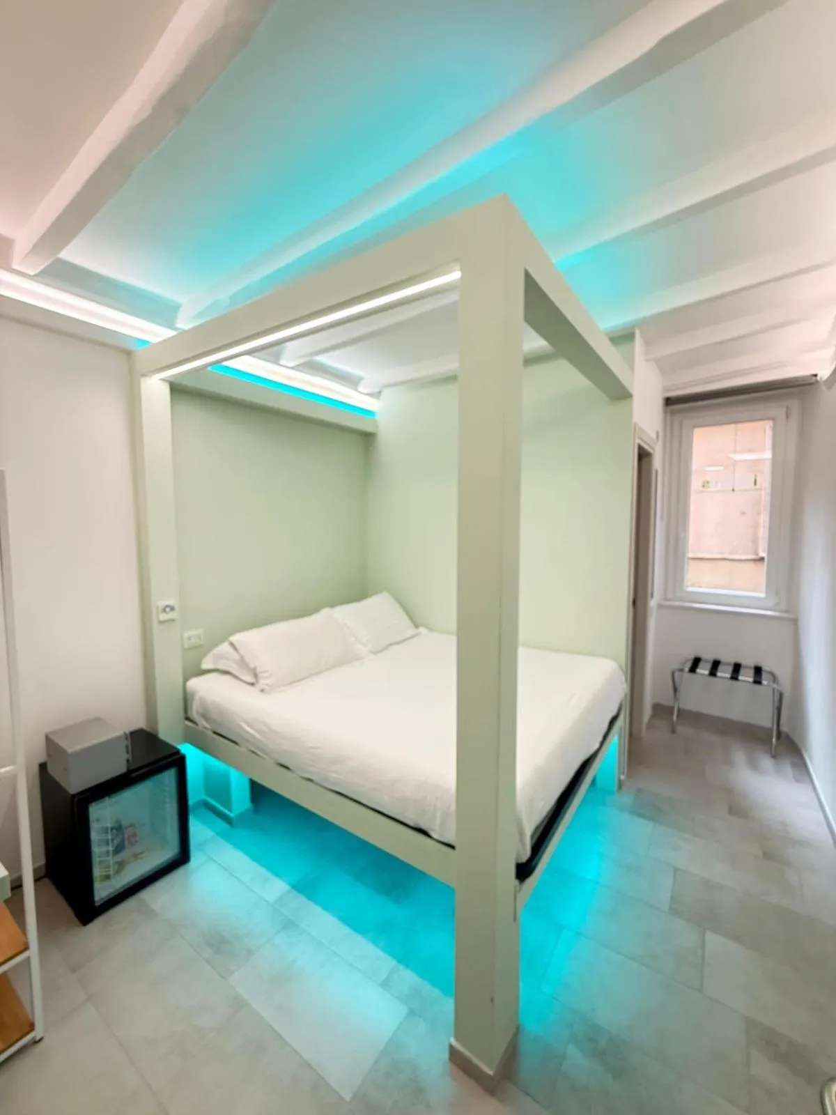 Photo of the whole room, Bed in iRooms - Spanish Steps