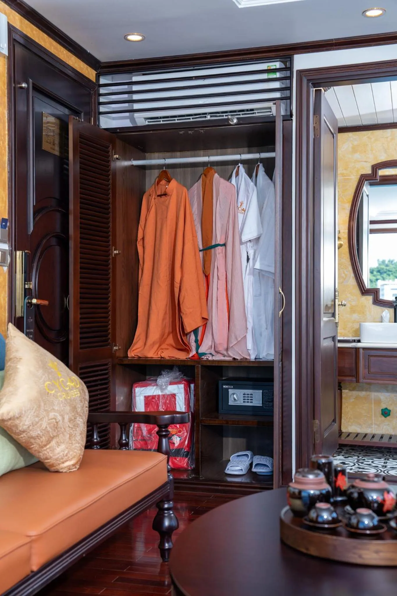 wardrobe in Garden Legend Cruise