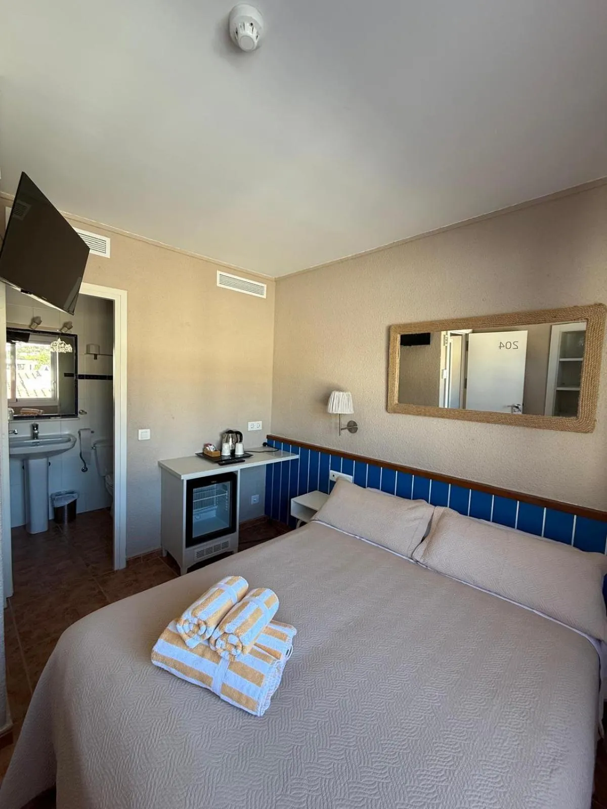 TV and multimedia, Bed in La Fonda