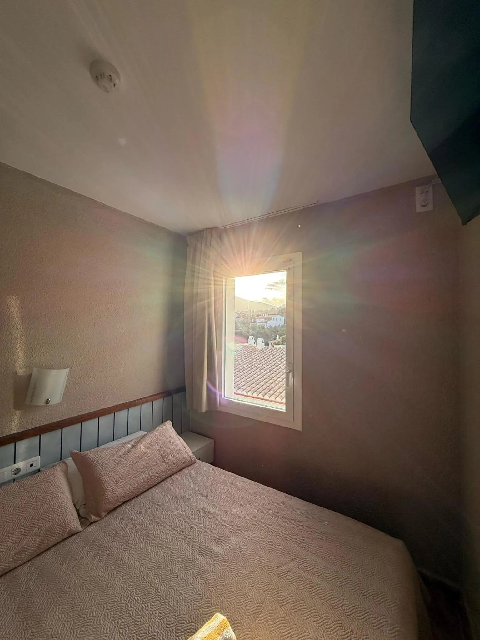 Photo of the whole room, Bed in La Fonda