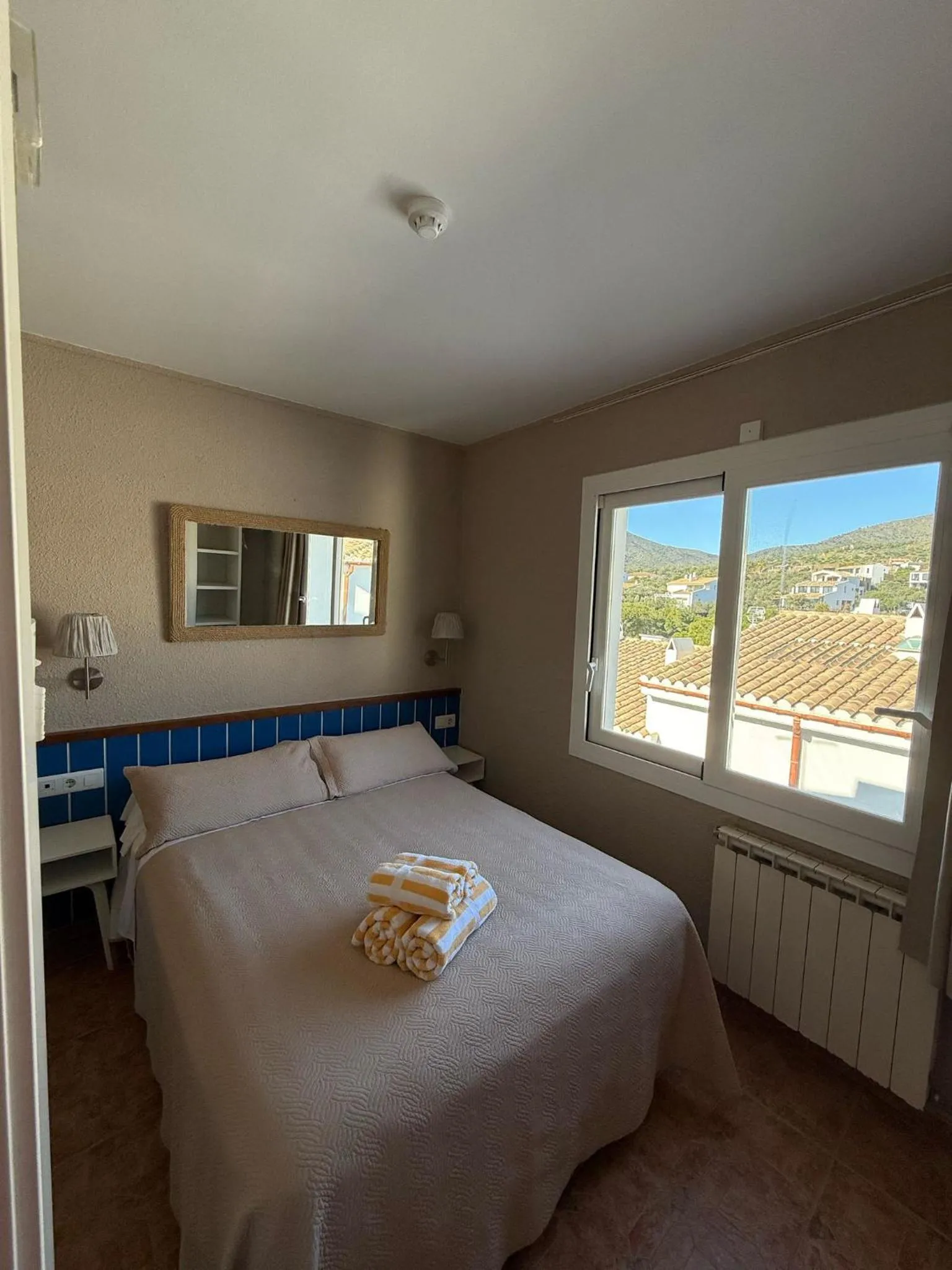 Photo of the whole room, Bed in La Fonda