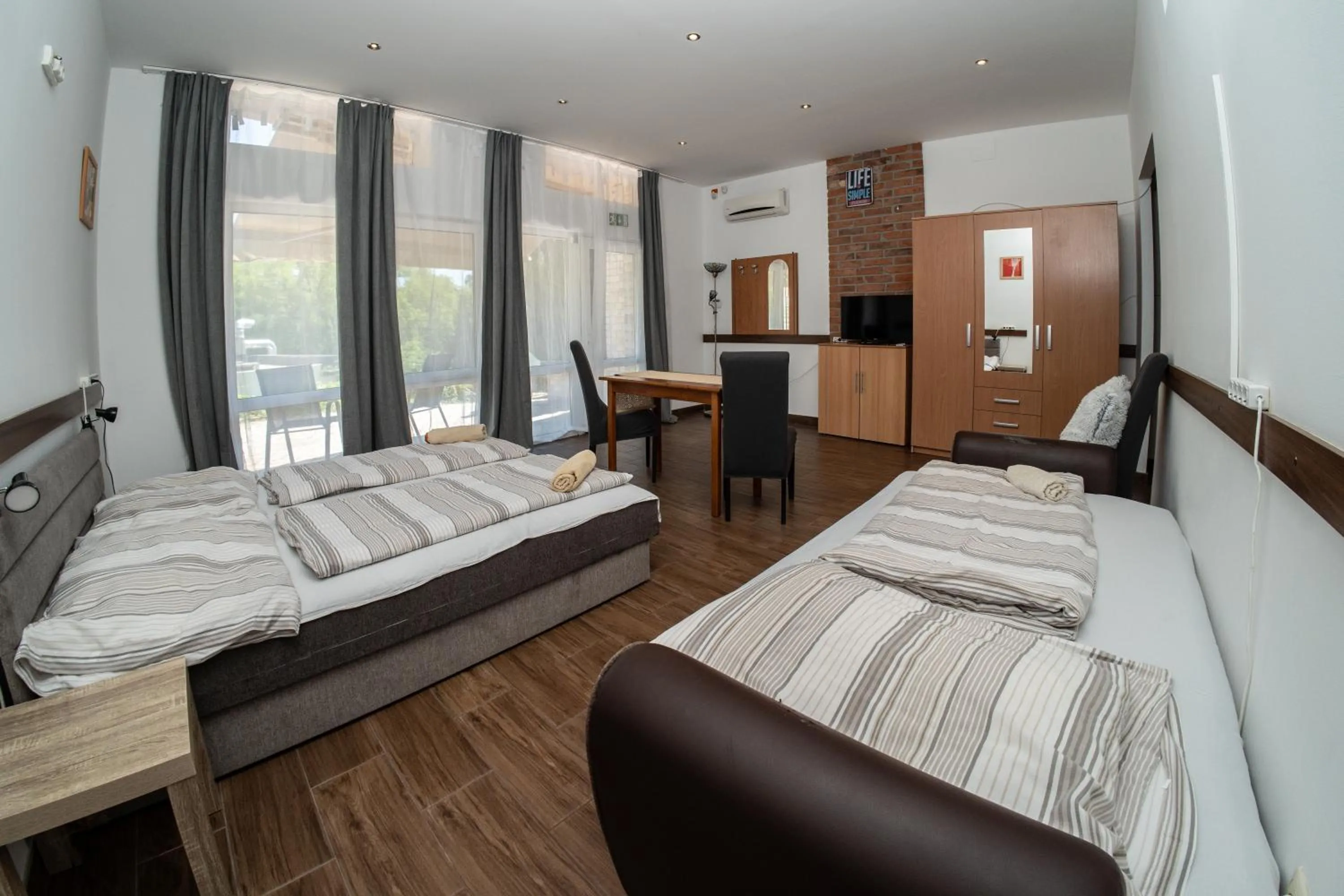 Photo of the whole room, Bed in Villamerica