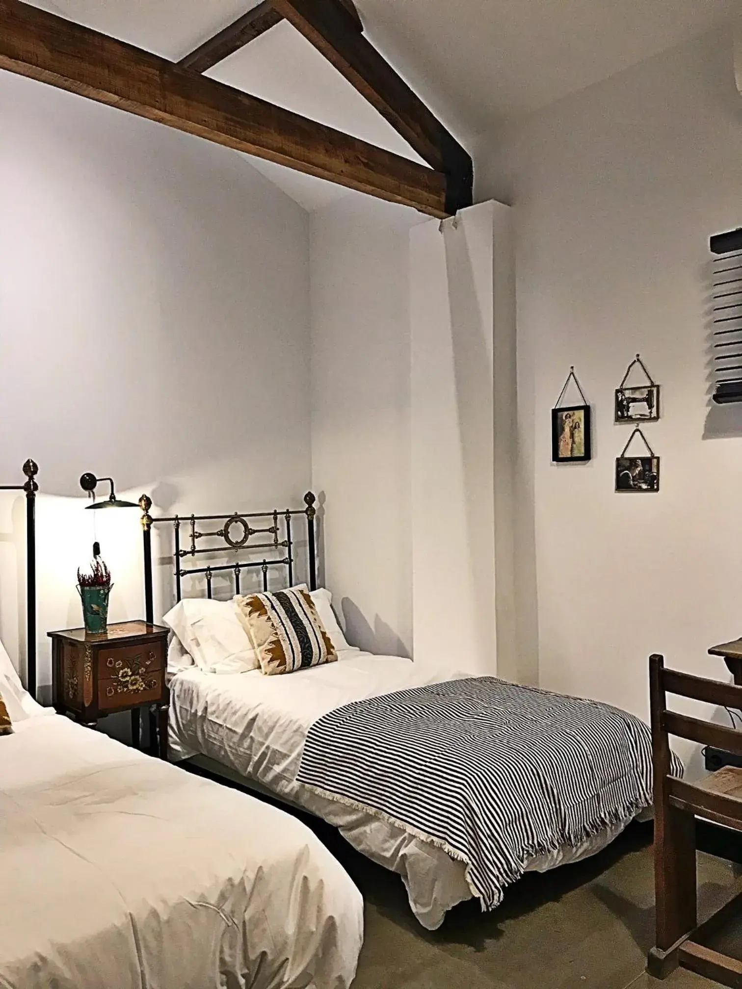 Twin Room with Private Bathroom in LaNave Twin Room with Private Bathroom in LaNave