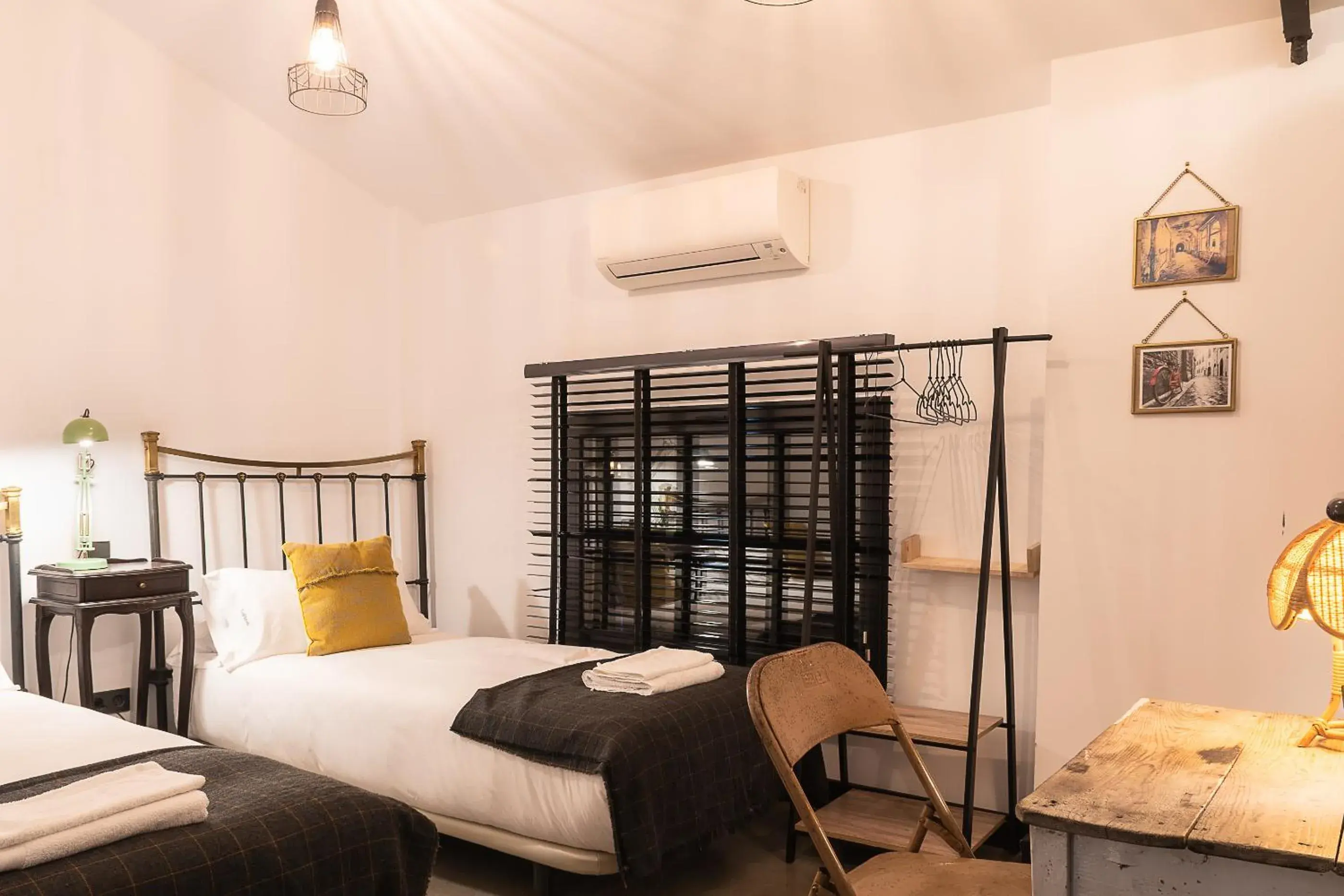 Twin Room with Private Bathroom in LaNave Twin Room with Private Bathroom in LaNave