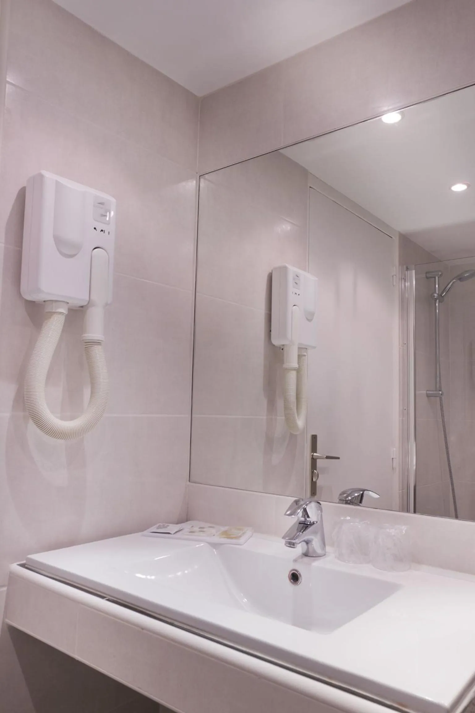 Bathroom in Hôtel Le Compostelle