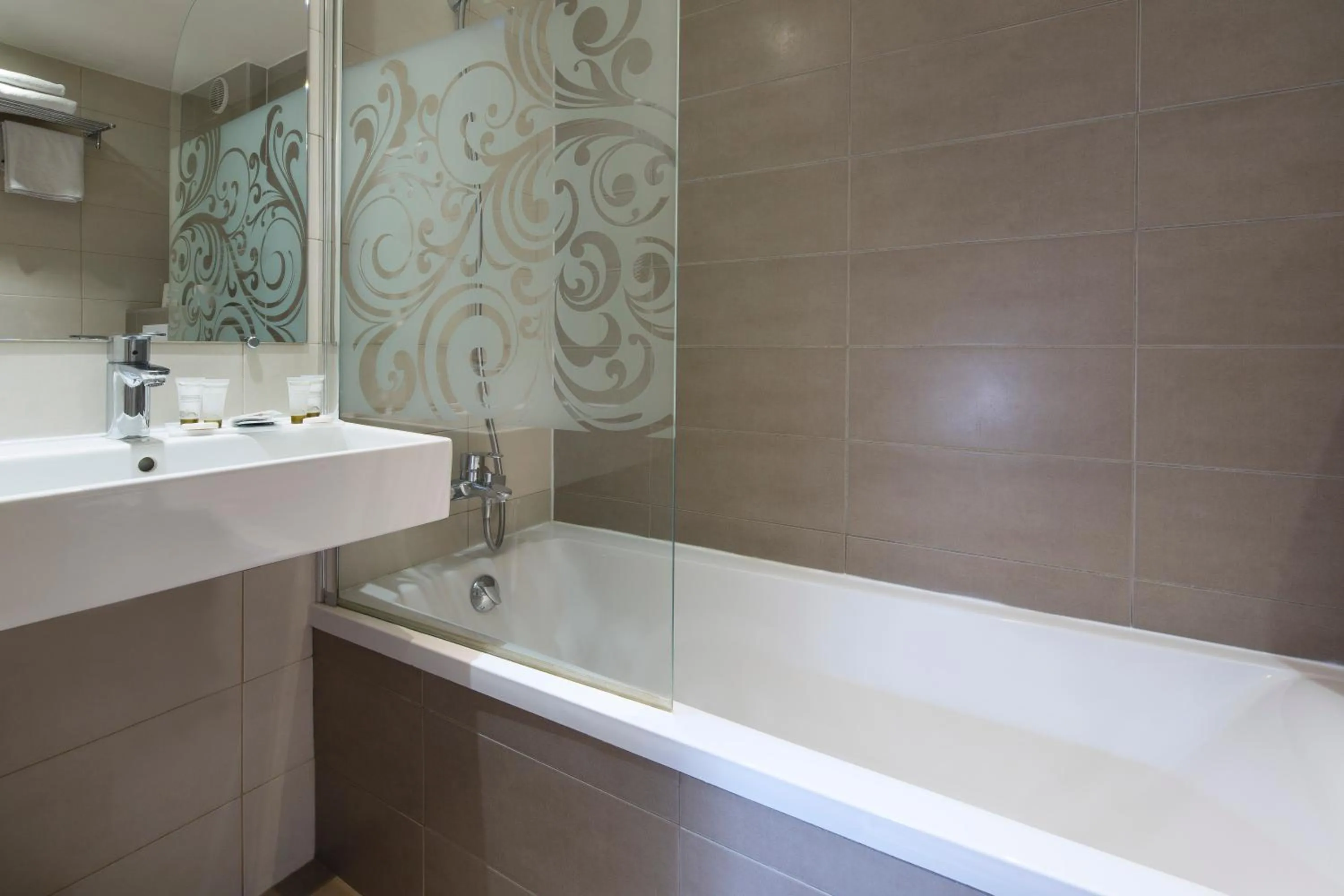 Bathroom in Hôtel Le Compostelle