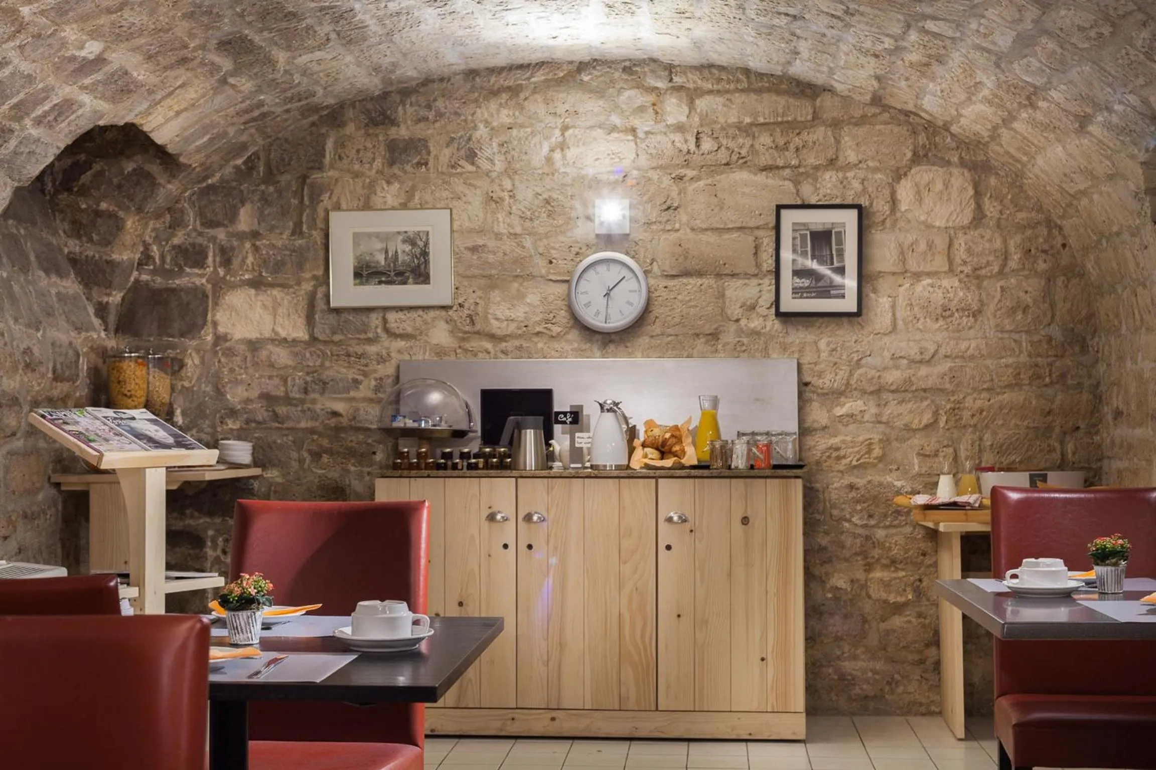 Restaurant/places to eat in Hôtel Le Compostelle