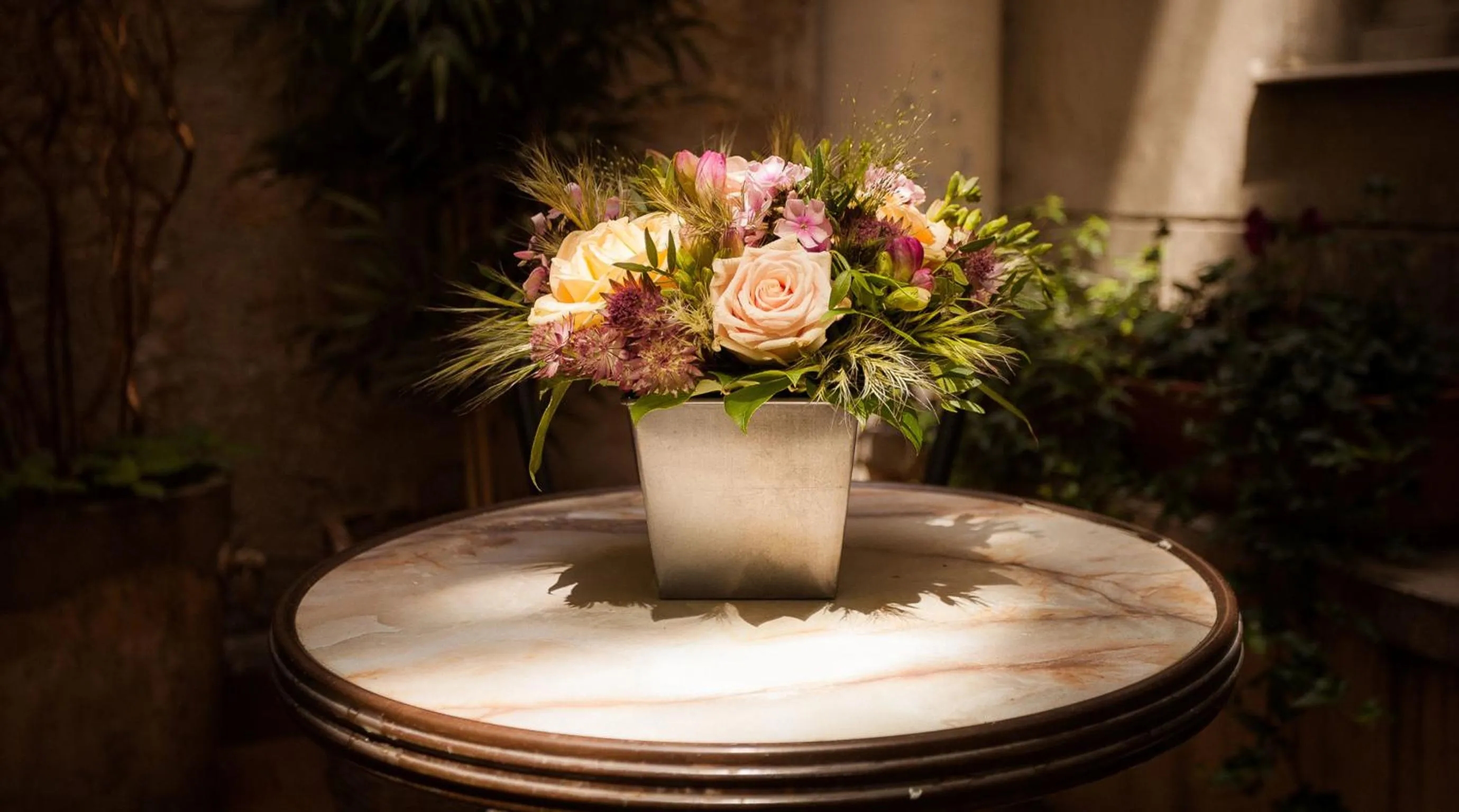 Decorative detail in Hôtel Le Compostelle