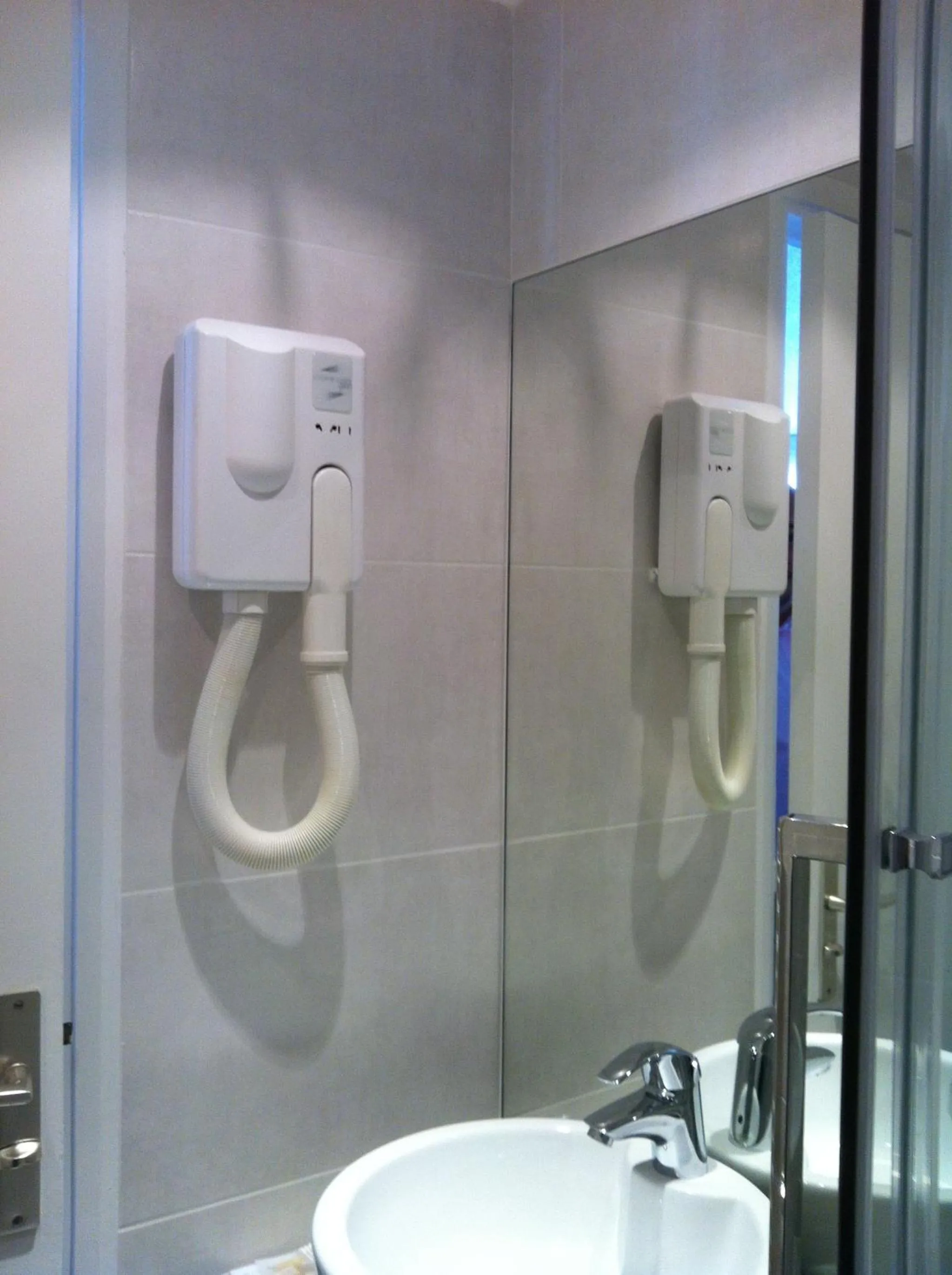 Bathroom in Hôtel Le Compostelle