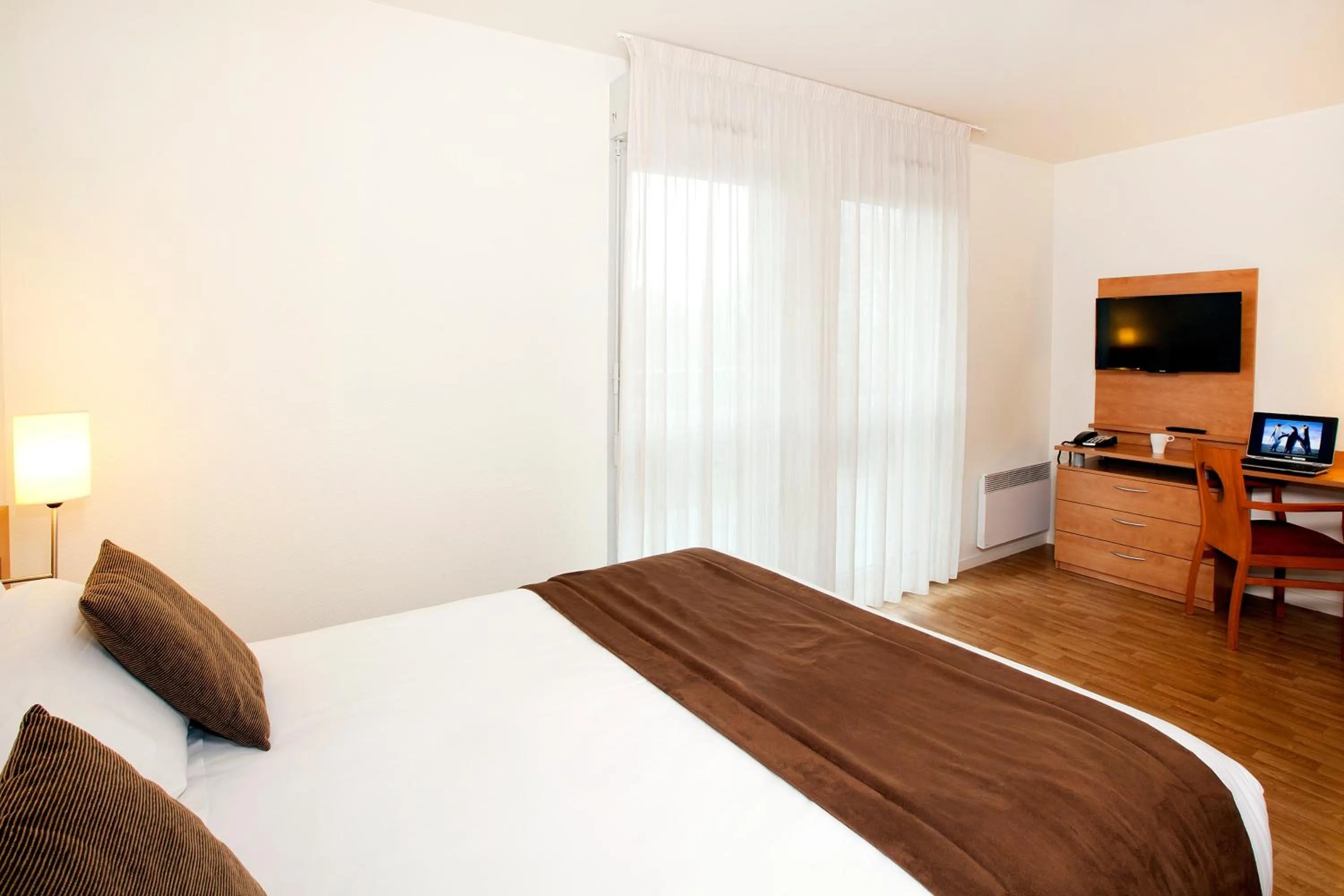 Bedroom, Bed in Séjours & Affaires Rennes Longs Champs