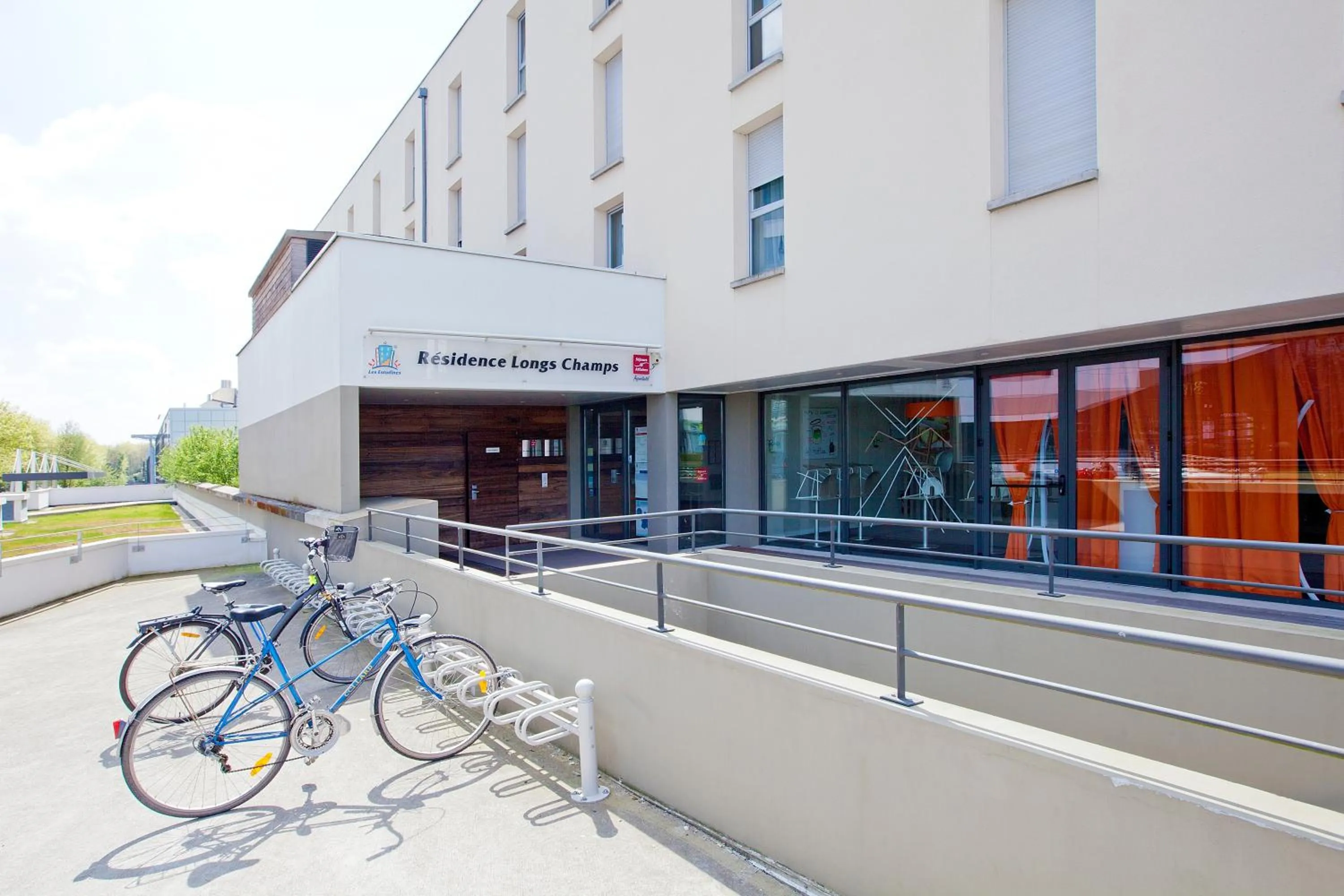 Facade/entrance in Séjours & Affaires Rennes Longs Champs