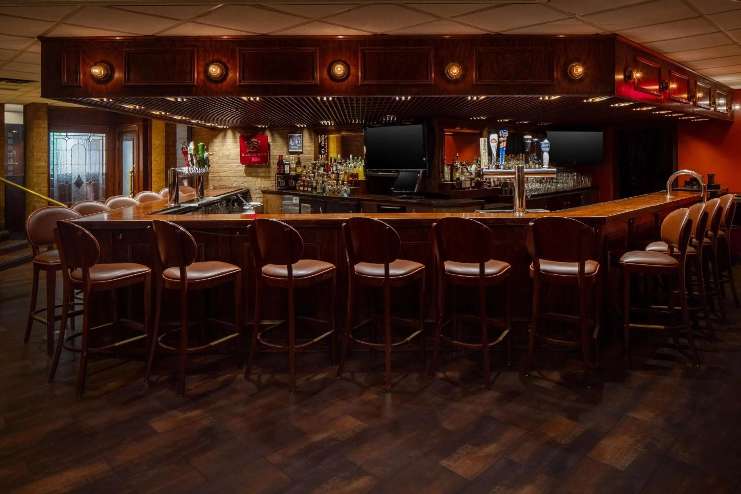 Lounge or bar in Hilton Chicago/Northbrook