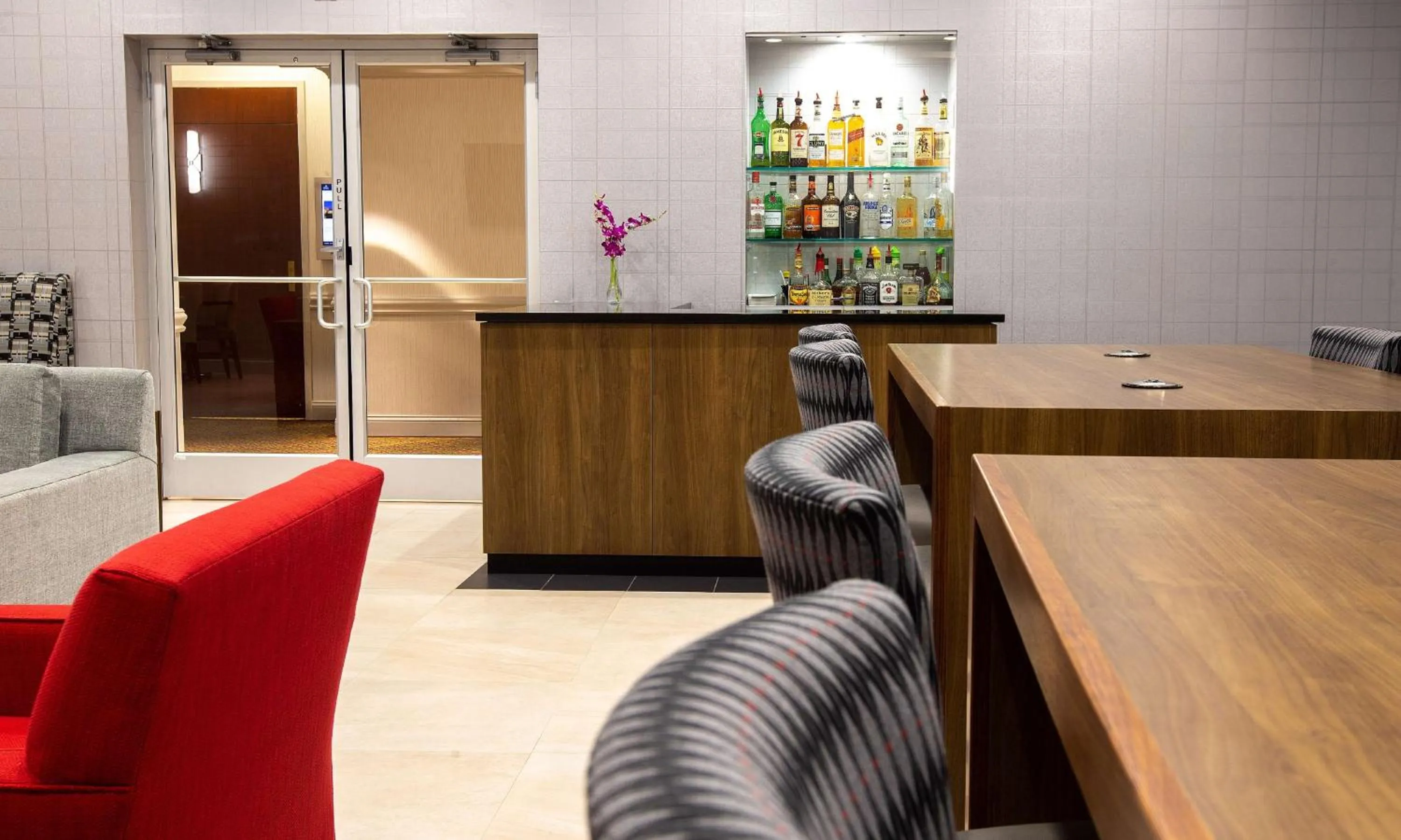 Property building in Hilton Chicago/Northbrook