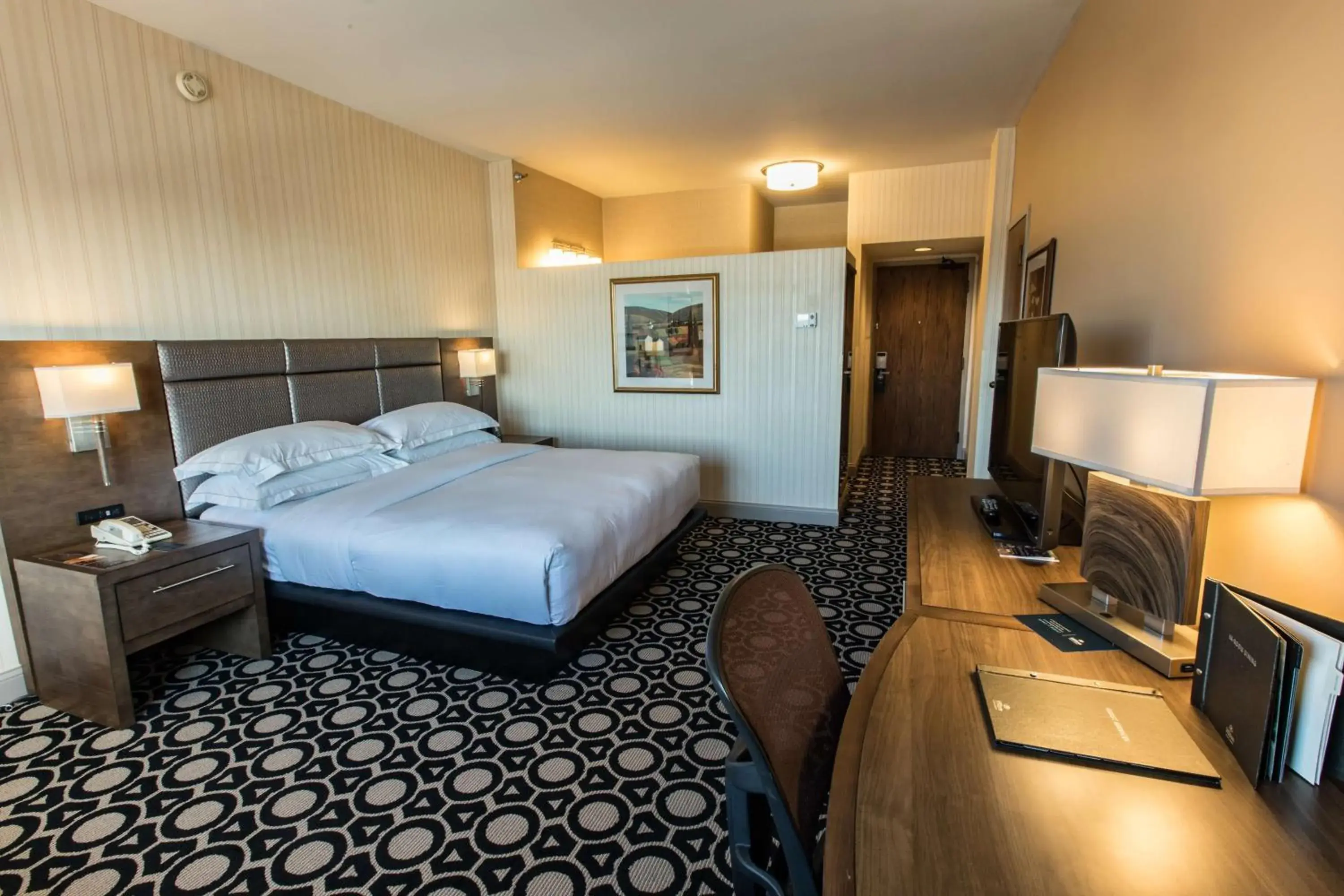 Bedroom, Bed in Hilton Chicago/Northbrook Bedroom, Bed in Hilton Chicago/Northbrook