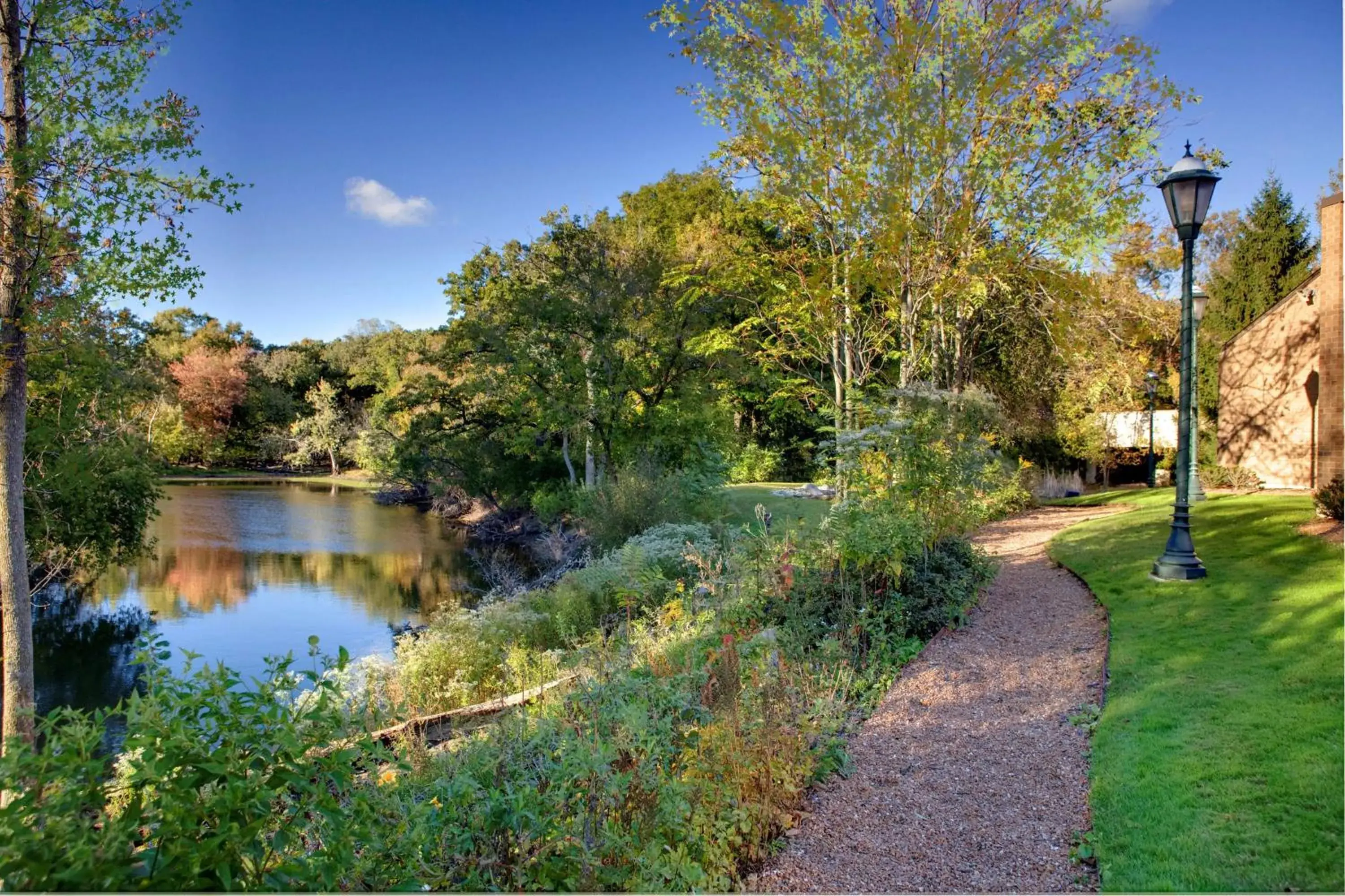 Property building in Hilton Chicago/Northbrook Property building in Hilton Chicago/Northbrook