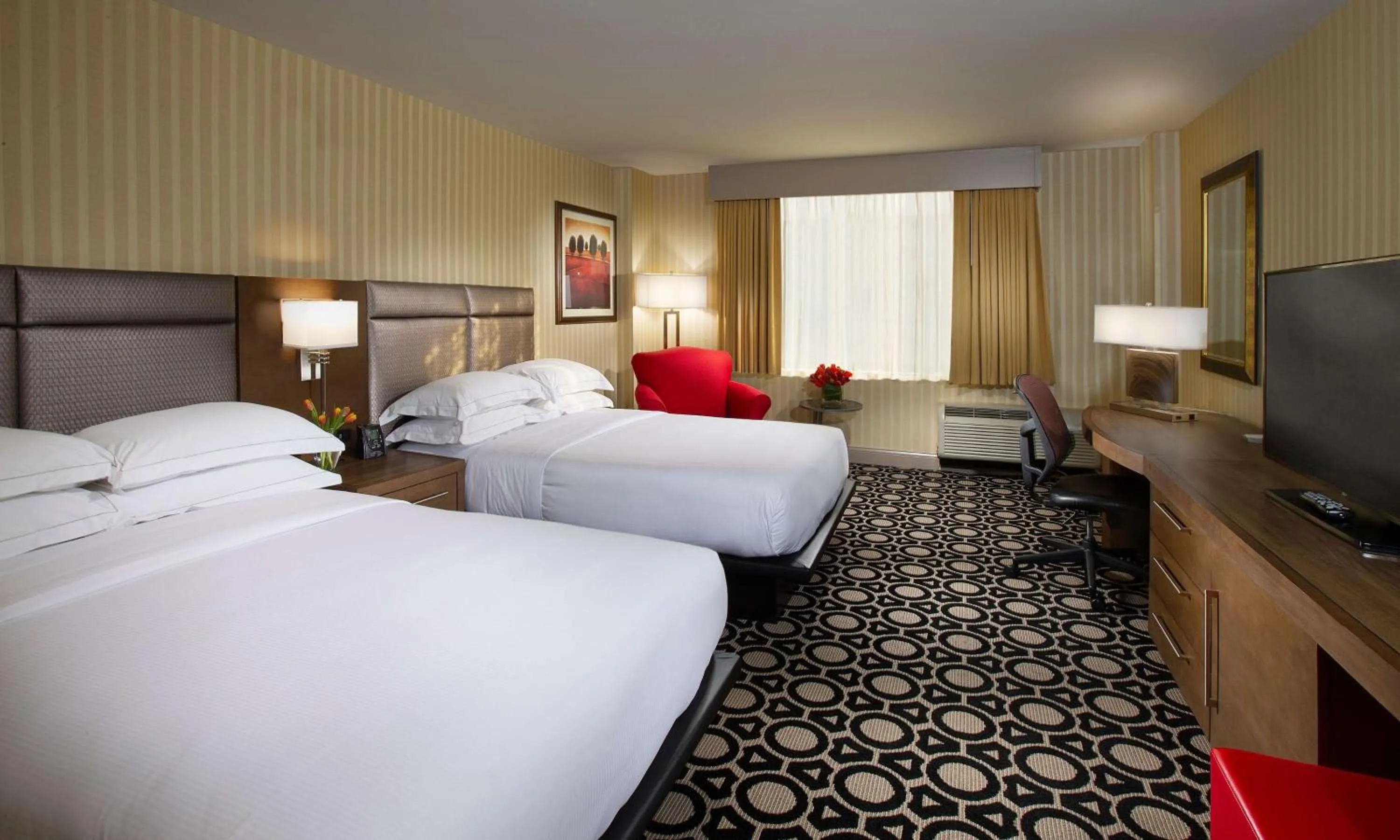 Bedroom, Bed in Hilton Chicago/Northbrook