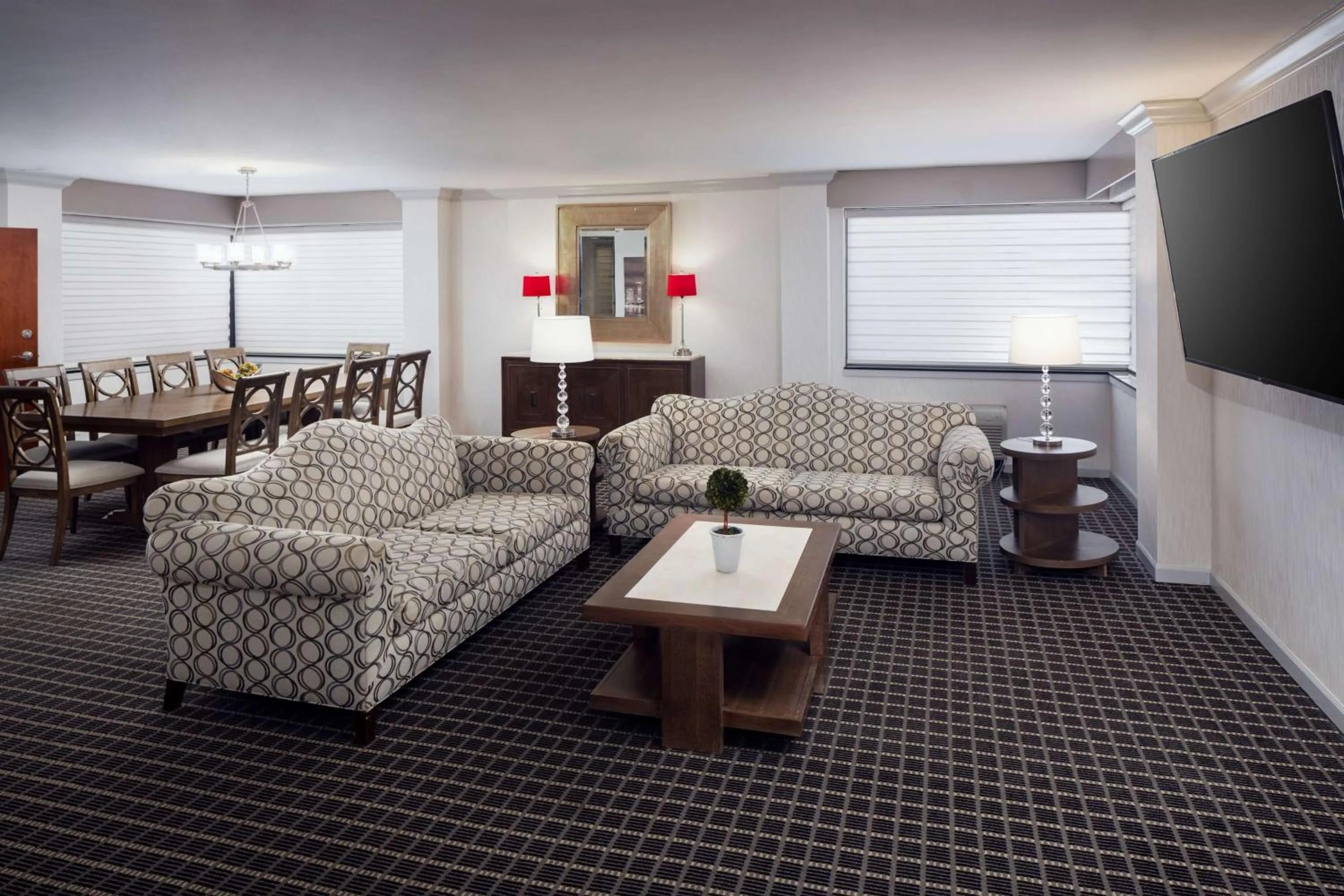 Photo of the whole room in Hilton Chicago/Northbrook