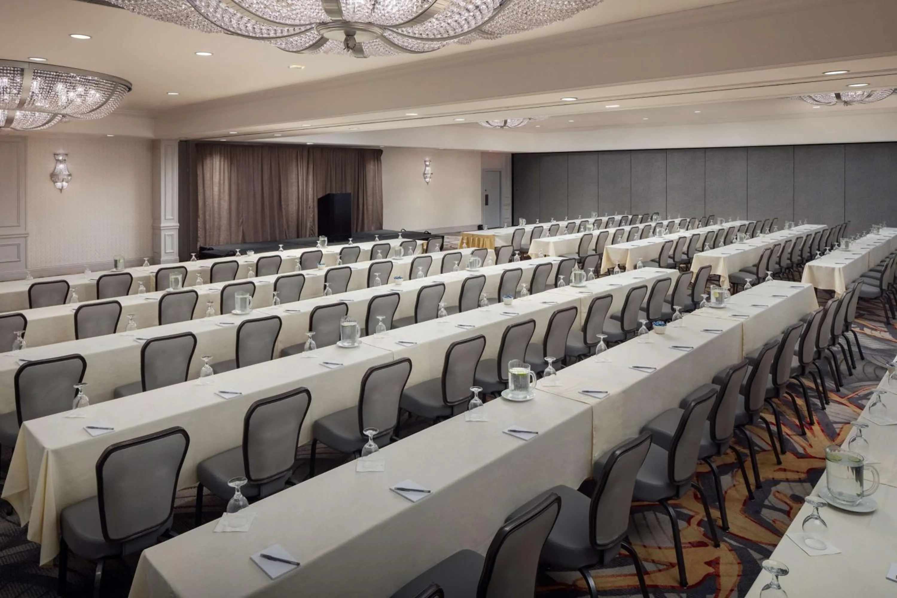 Meeting/conference room in Hilton Chicago/Northbrook