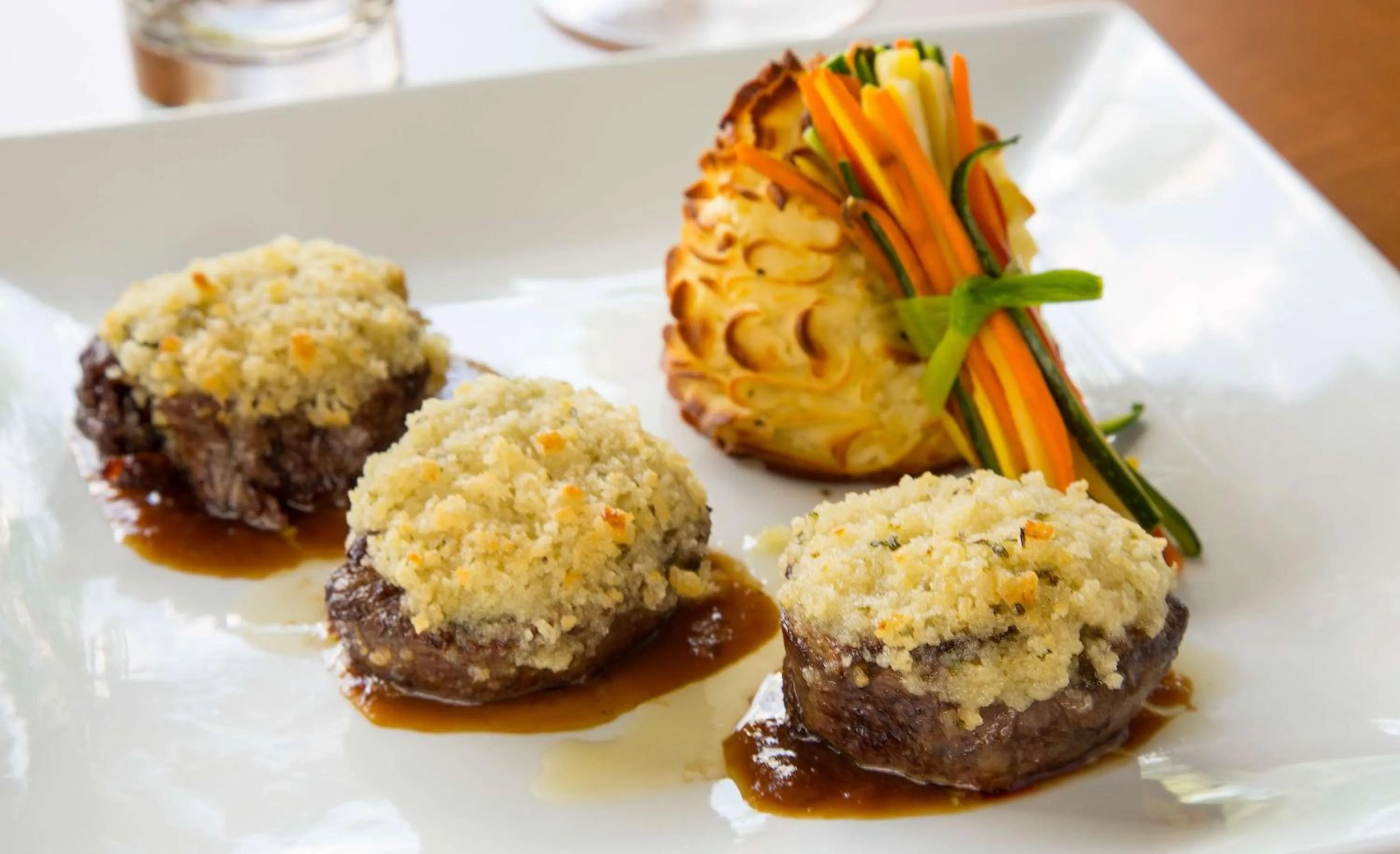 Restaurant/places to eat in Hilton Chicago/Northbrook