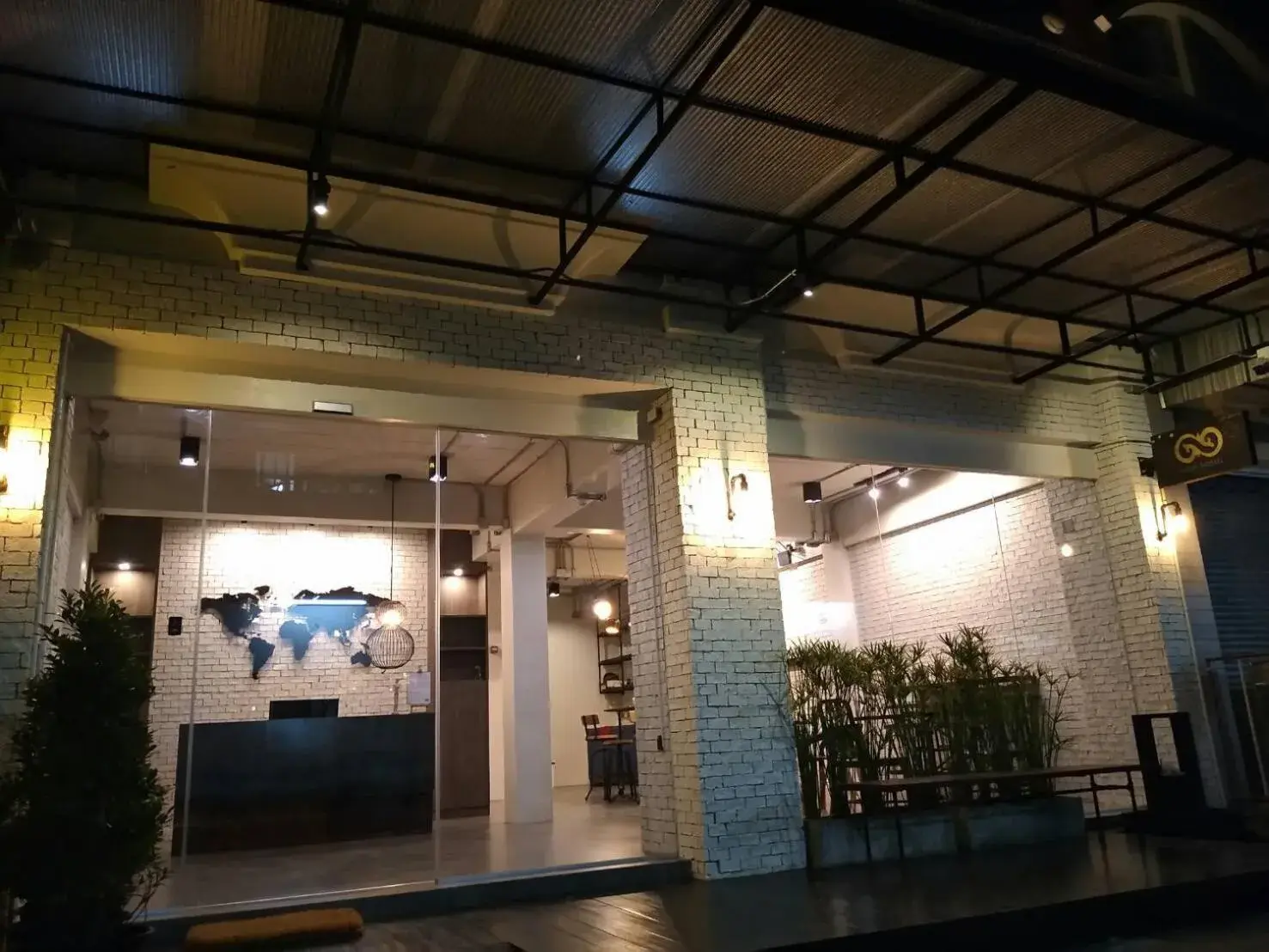 Property building in Natee Hostel Property building in Natee Hostel