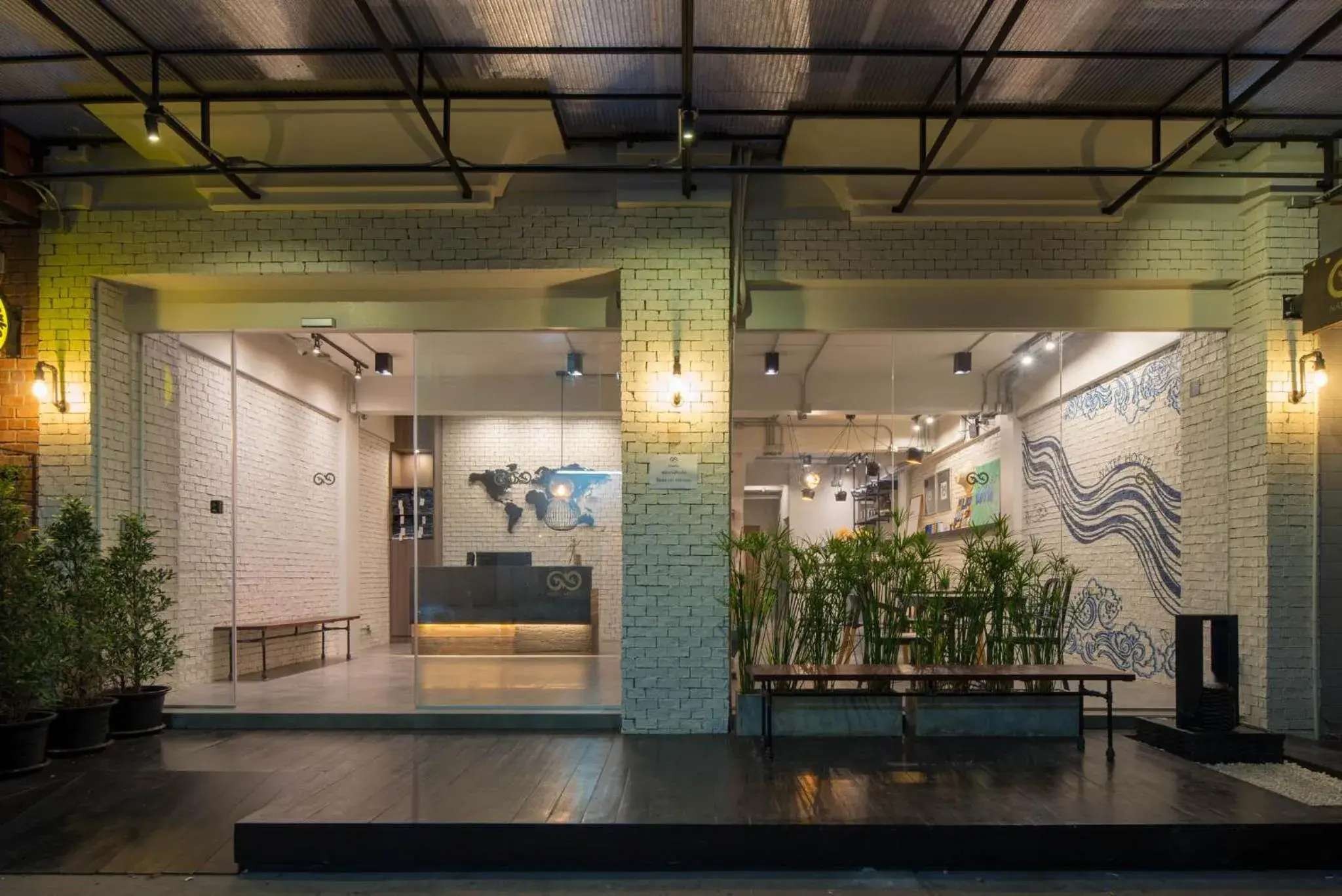 Facade/entrance in Natee Hostel Facade/entrance in Natee Hostel