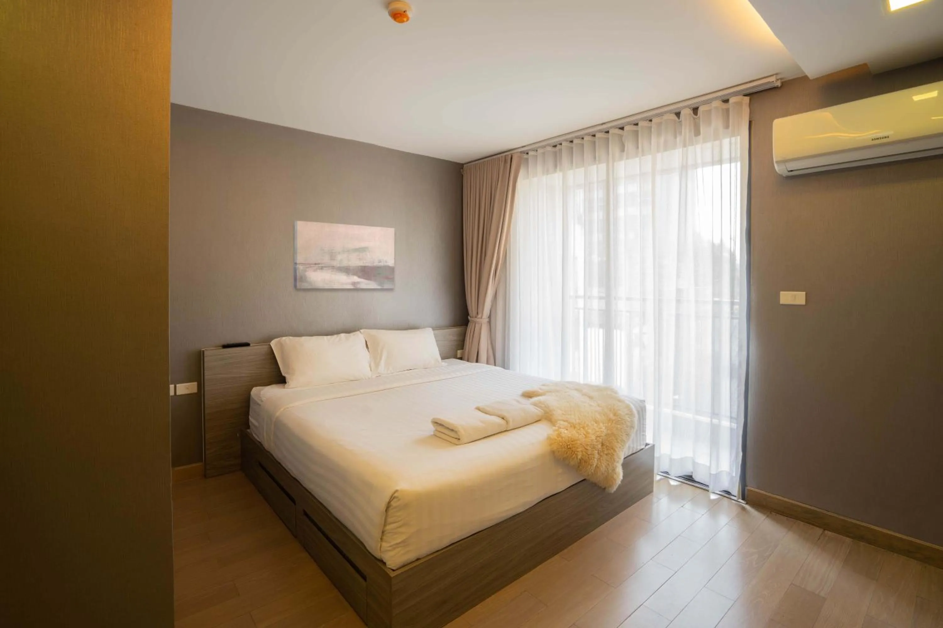 Bed in Dazzle Residence