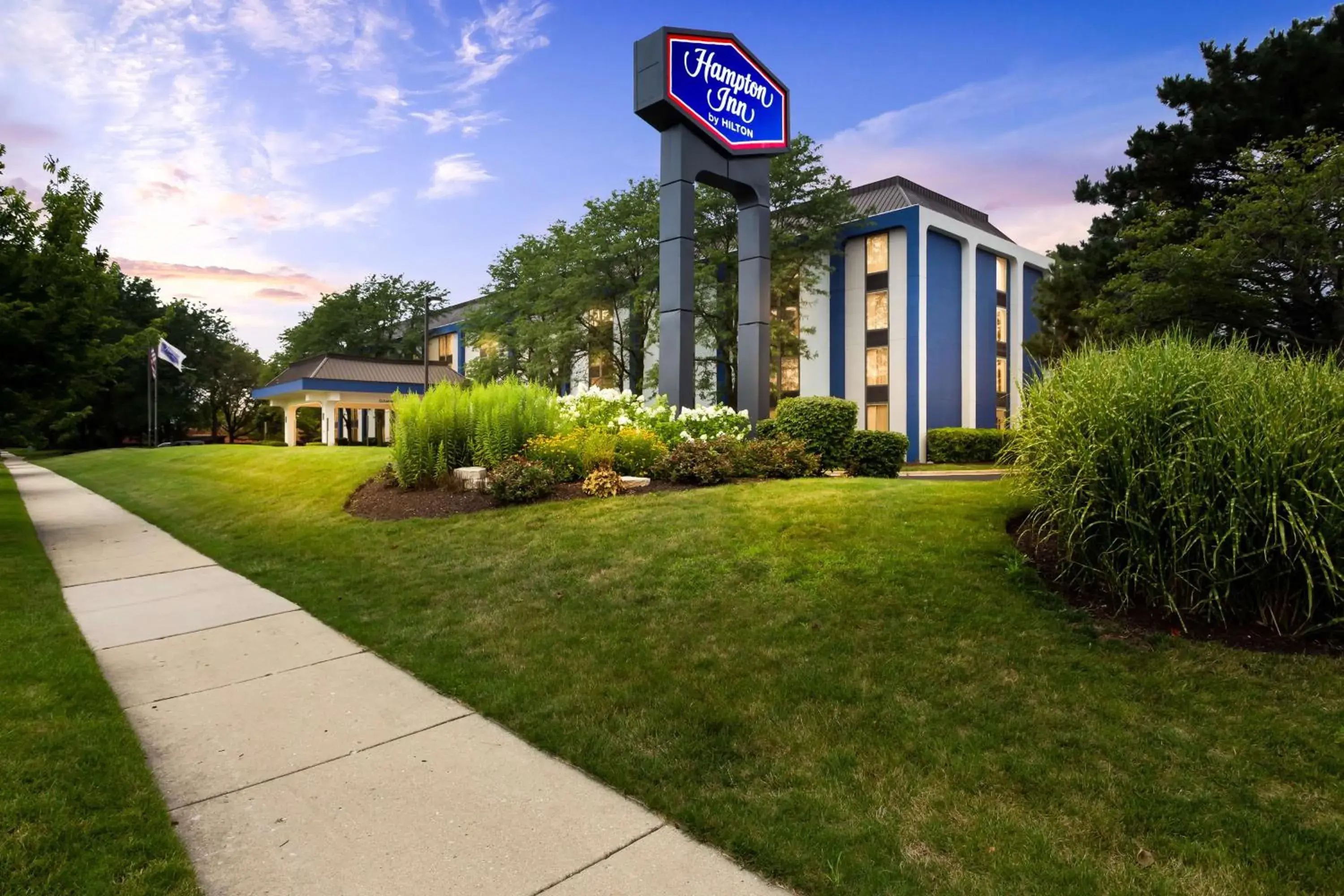 Property building in Hampton Inn Chicago-Naperville Property building in Hampton Inn Chicago-Naperville