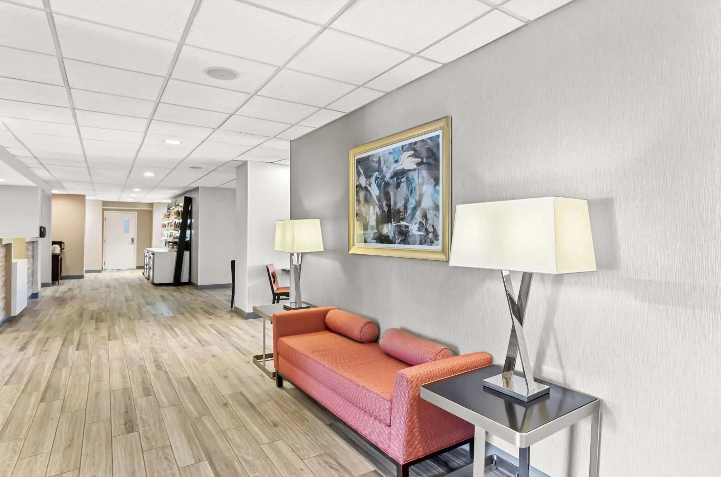 Lobby or reception in Hampton Inn Chicago-Naperville