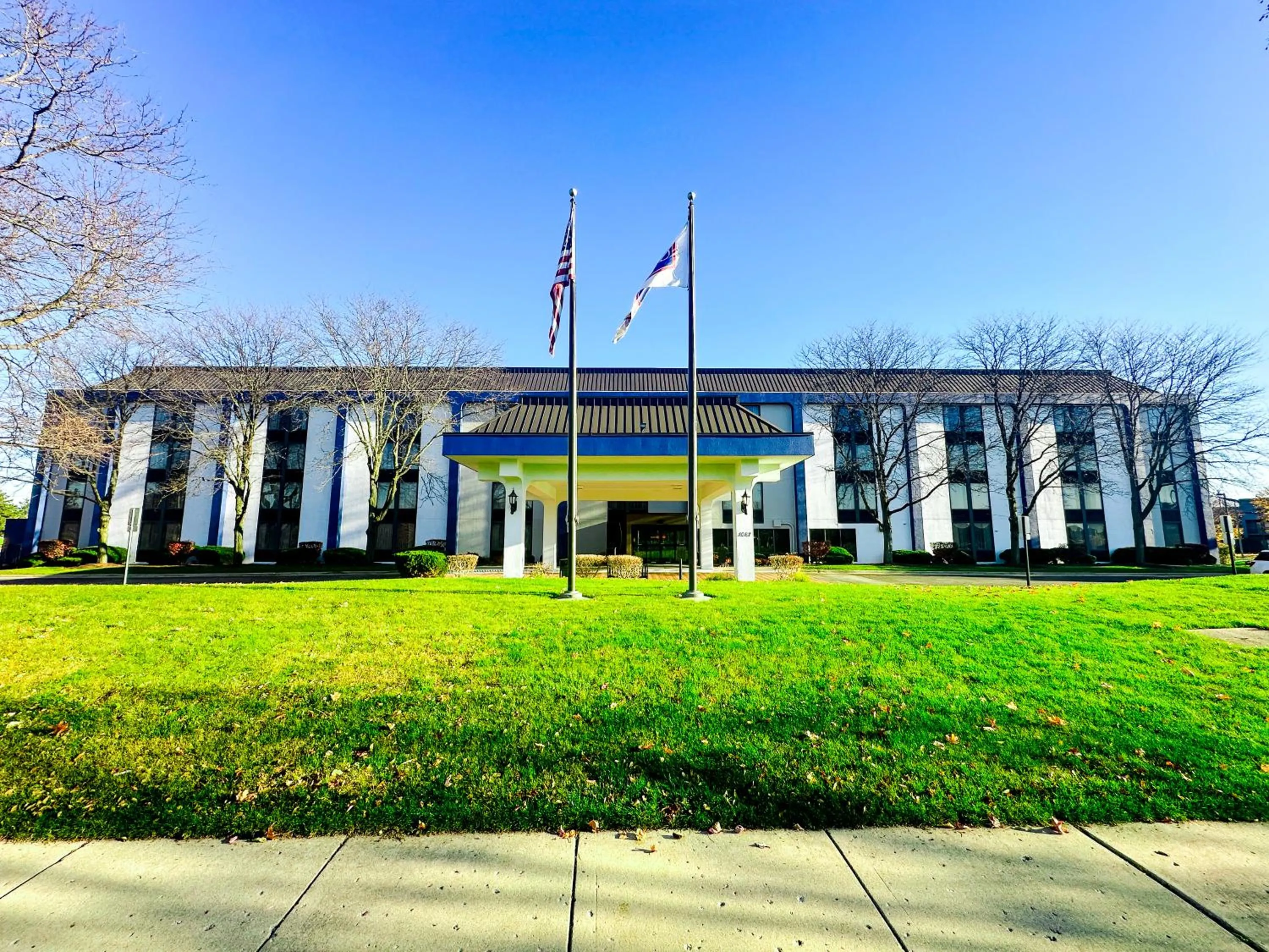 Property building in Hampton Inn Chicago-Naperville