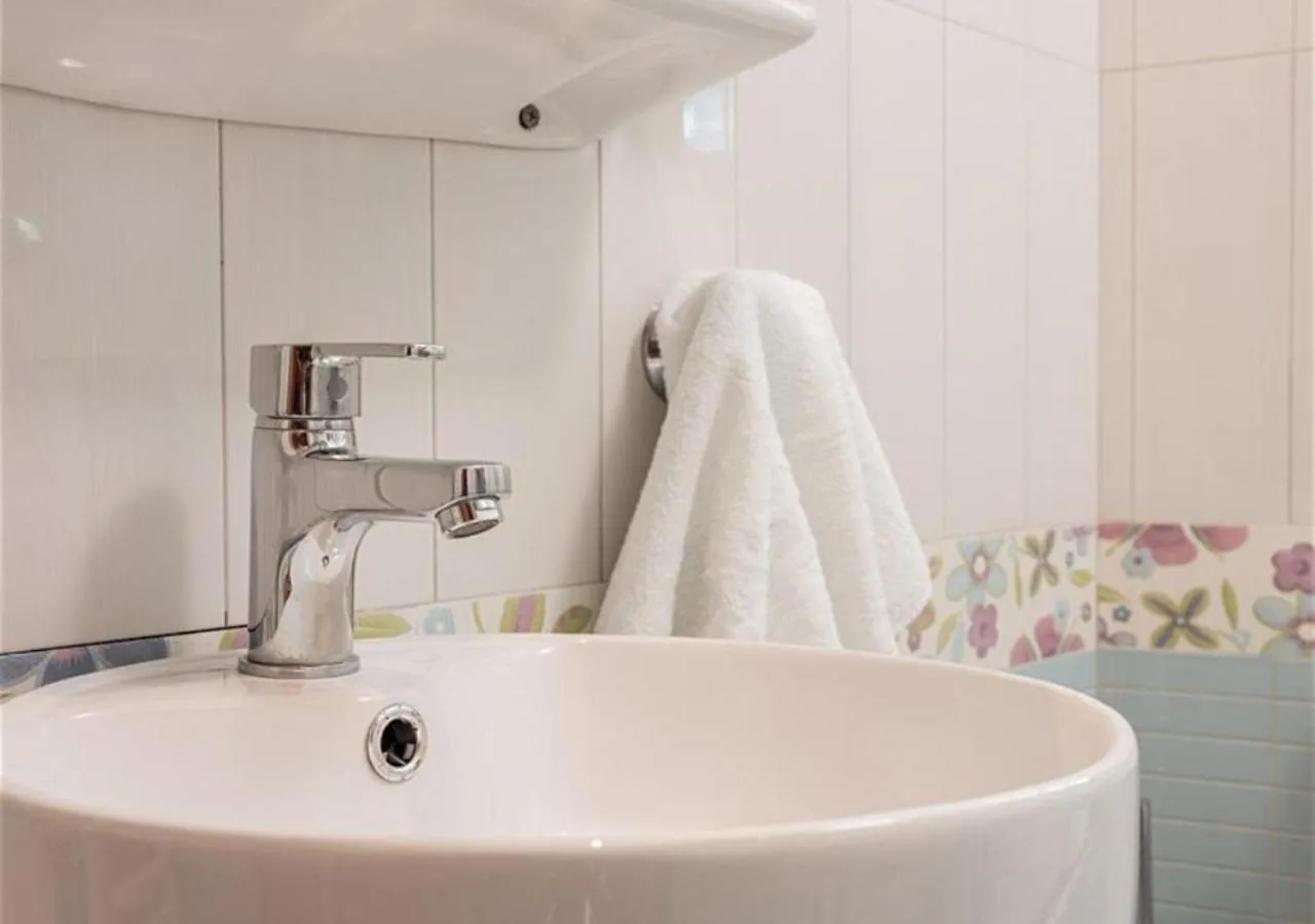 Shower in Plaza Hotel