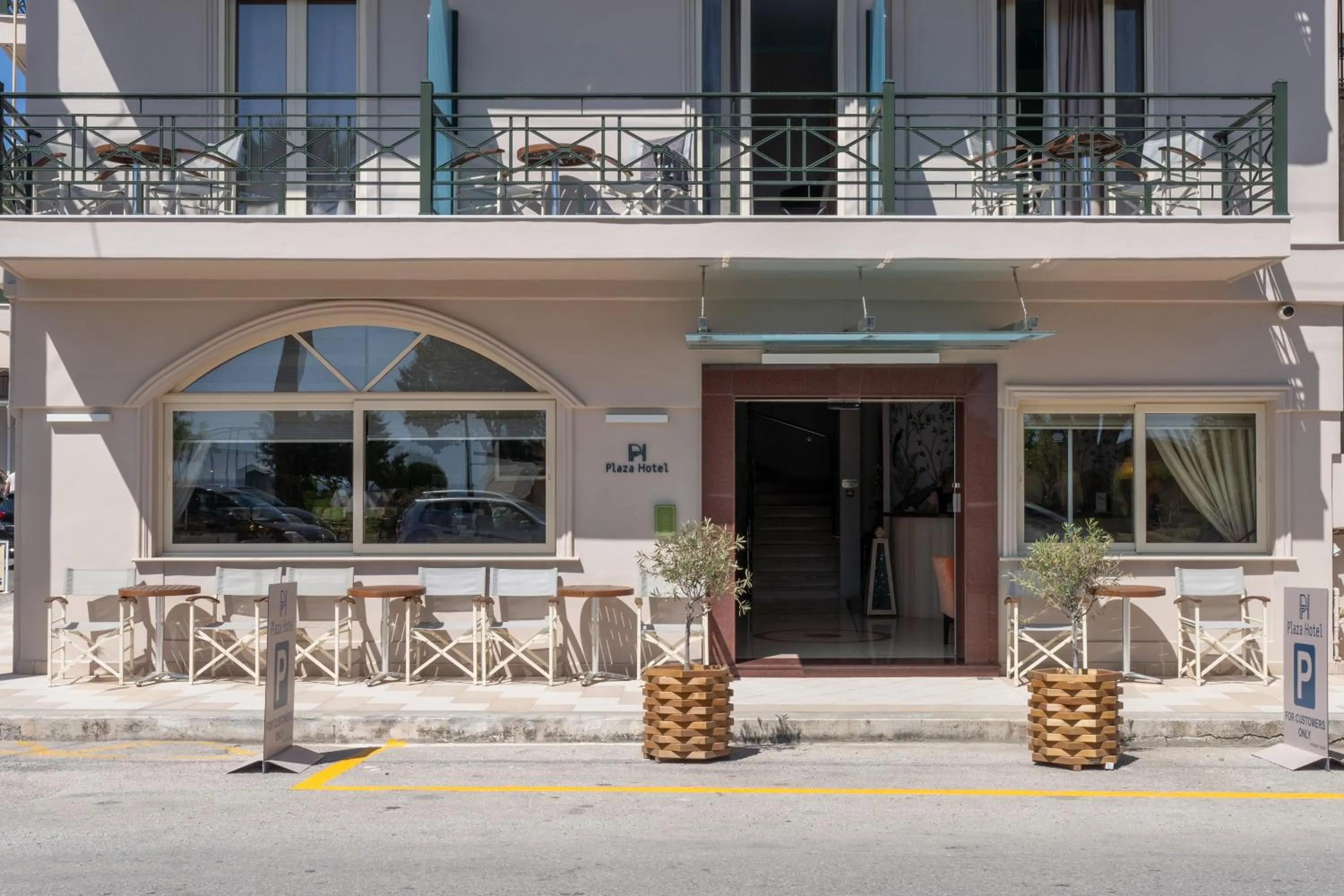 Property building in Plaza Hotel