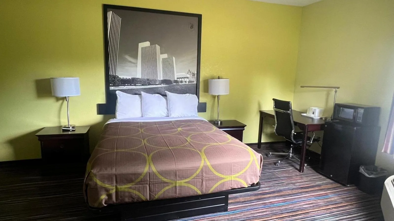 Bed in Super 8 by Wyndham Albany