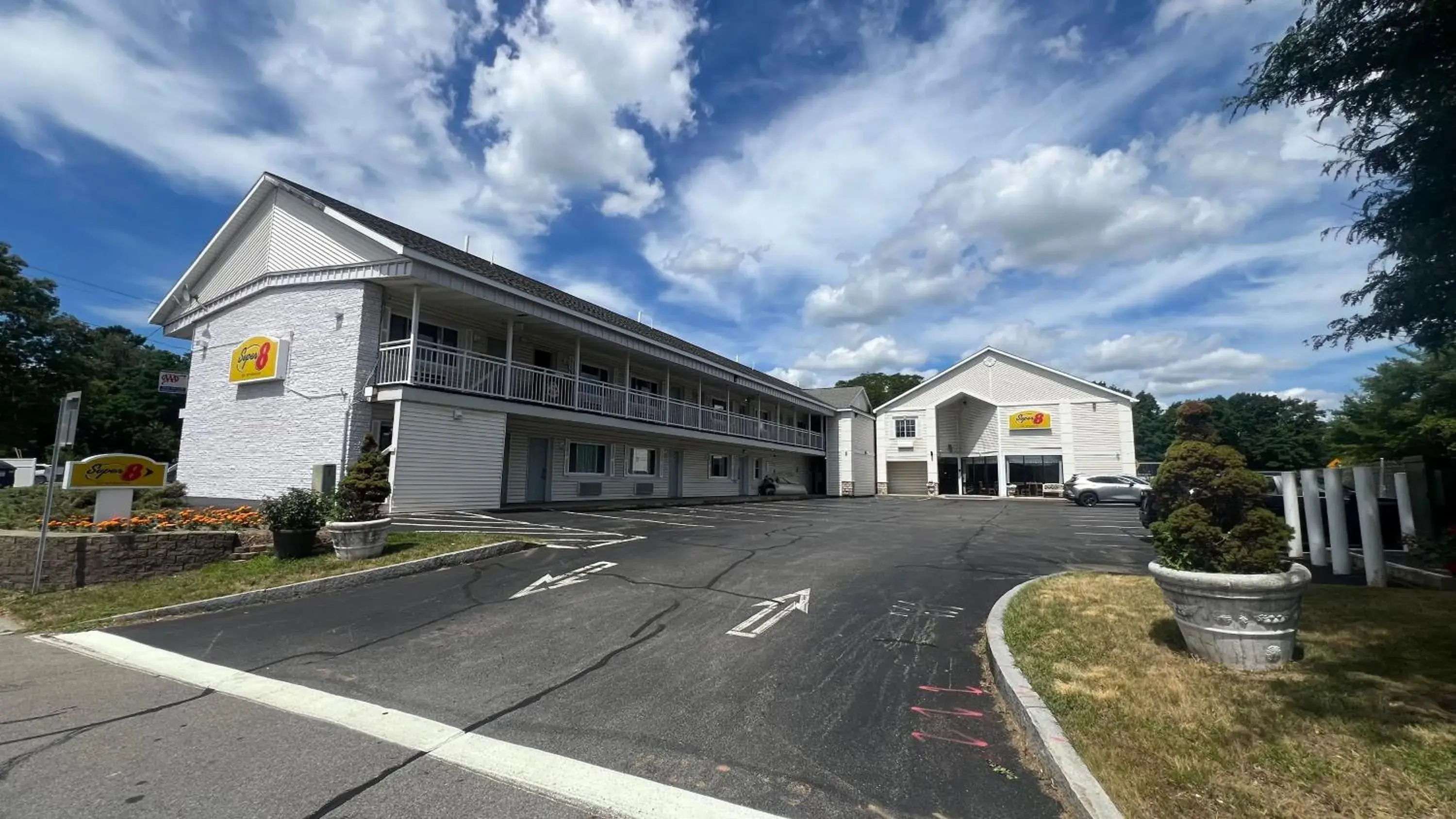 Property building in Super 8 by Wyndham Albany Property building in Super 8 by Wyndham Albany